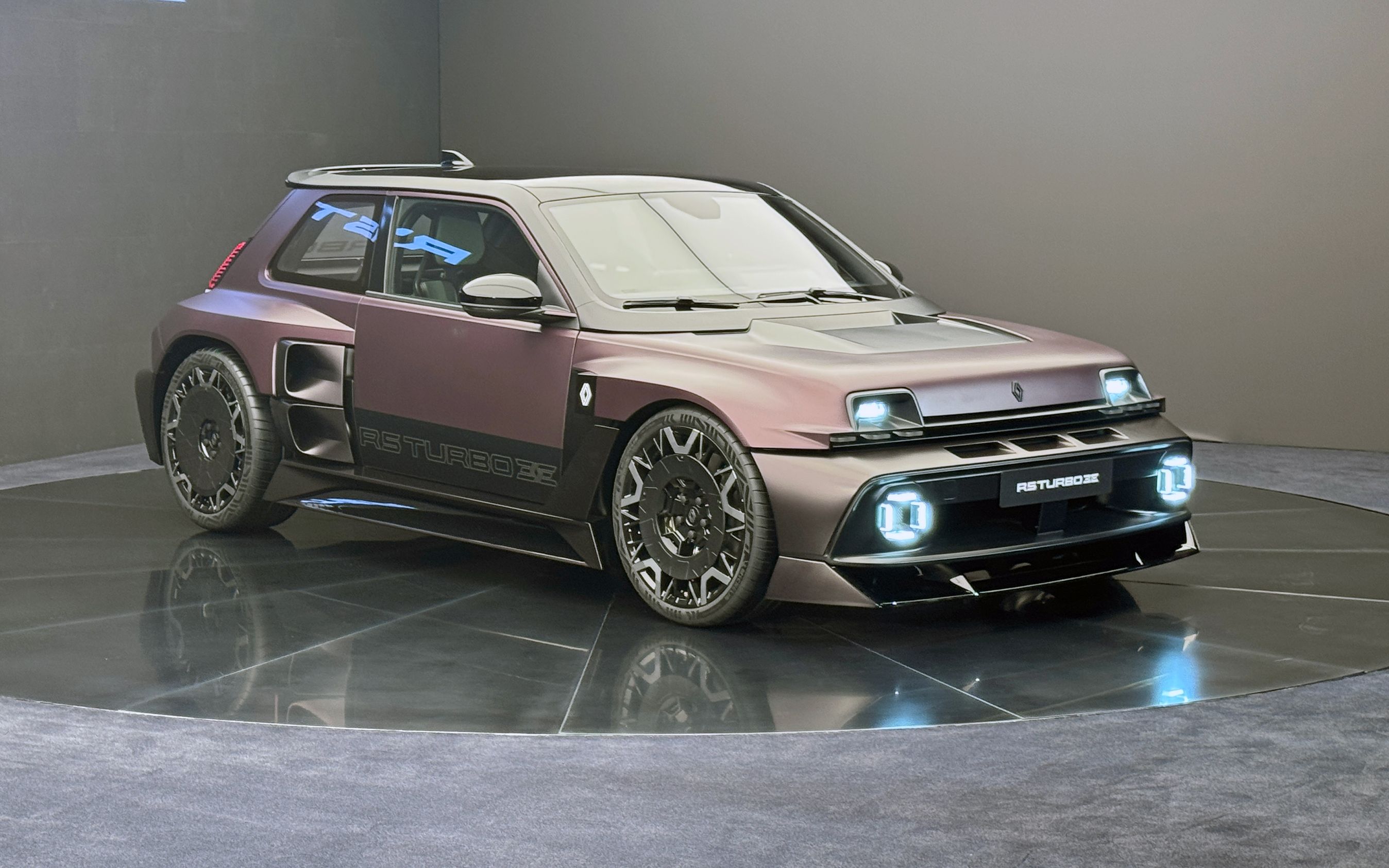 Renault R5 Turbo forfra.