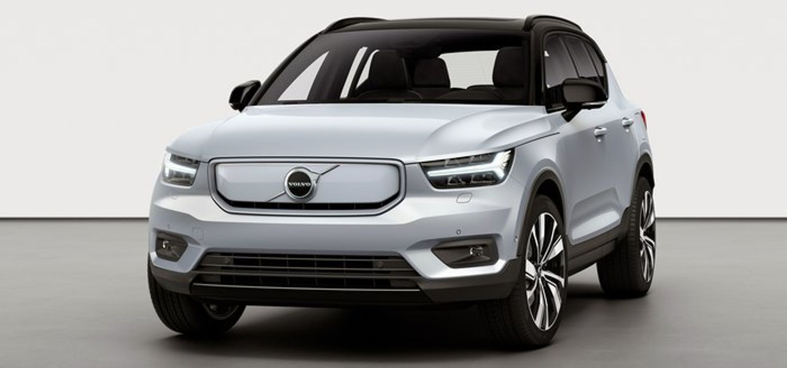 Volvo har præsenteret sin første elbil, XC40 Recharge. Men den kan formentlig først leveres i Danmark midt eller sidst i 2021.