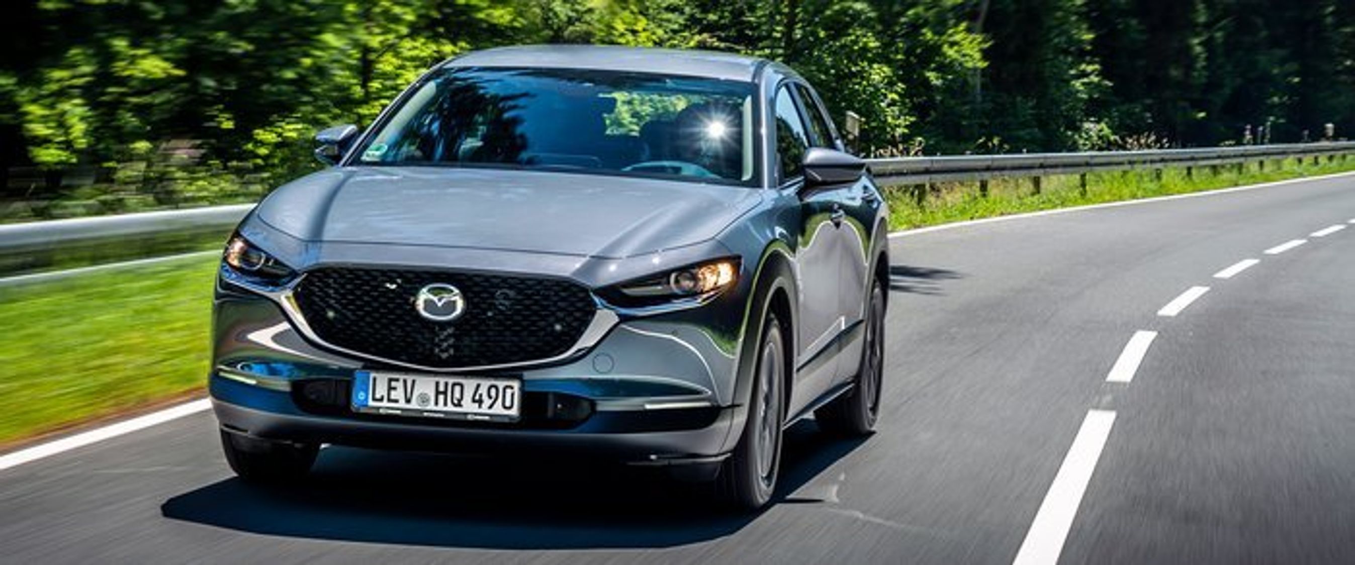 Mazda CX-30 er en ny SUV, der er bygget over Mazda 3. En højere siddeposition og bedre plads ved både bagsæde og bagagerum er det nyttige udbytte.