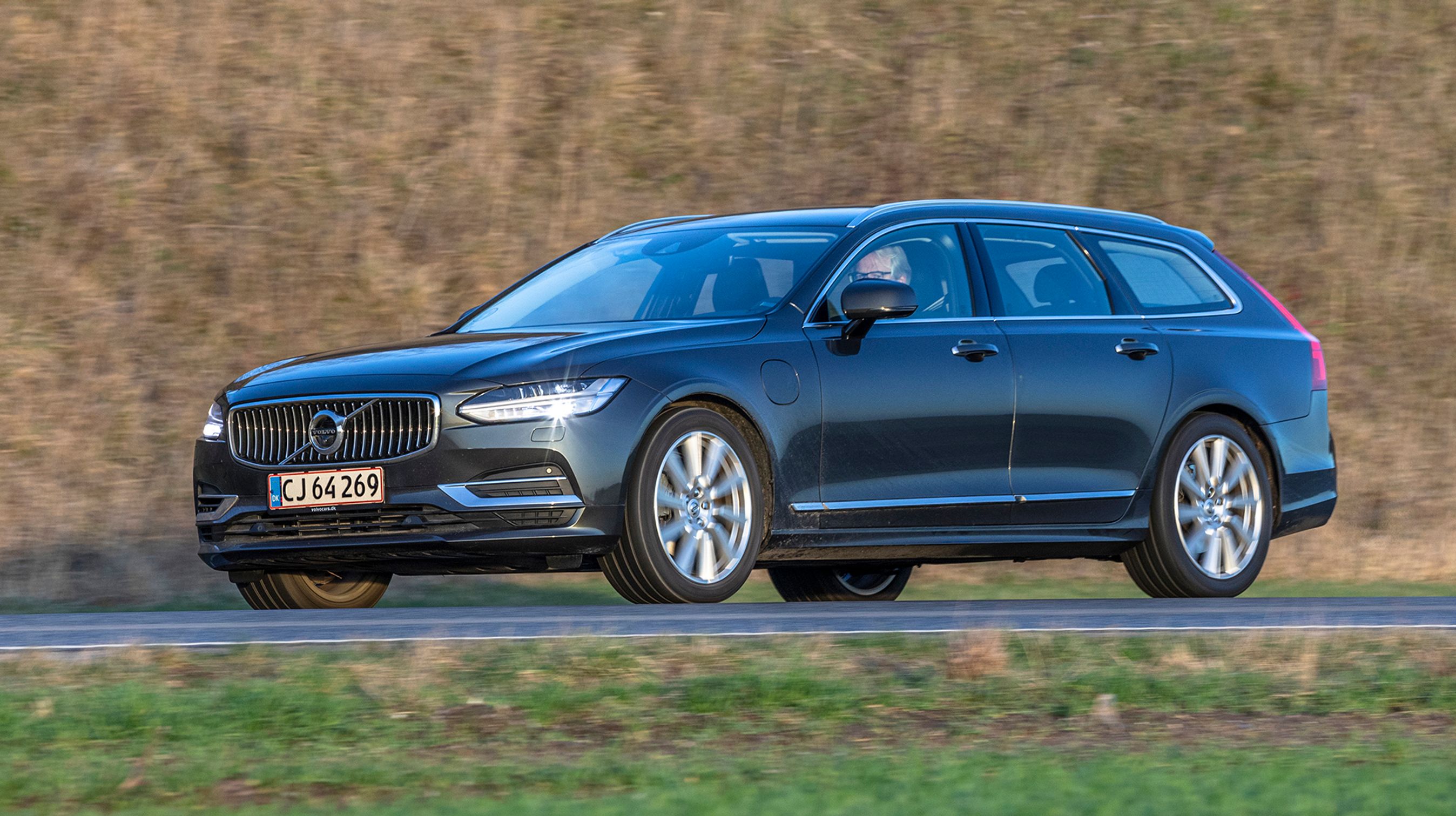 Volvo V90 er den største stationcar fra Volvo. Samme teknik fås også i sedan-udgaven, S90.