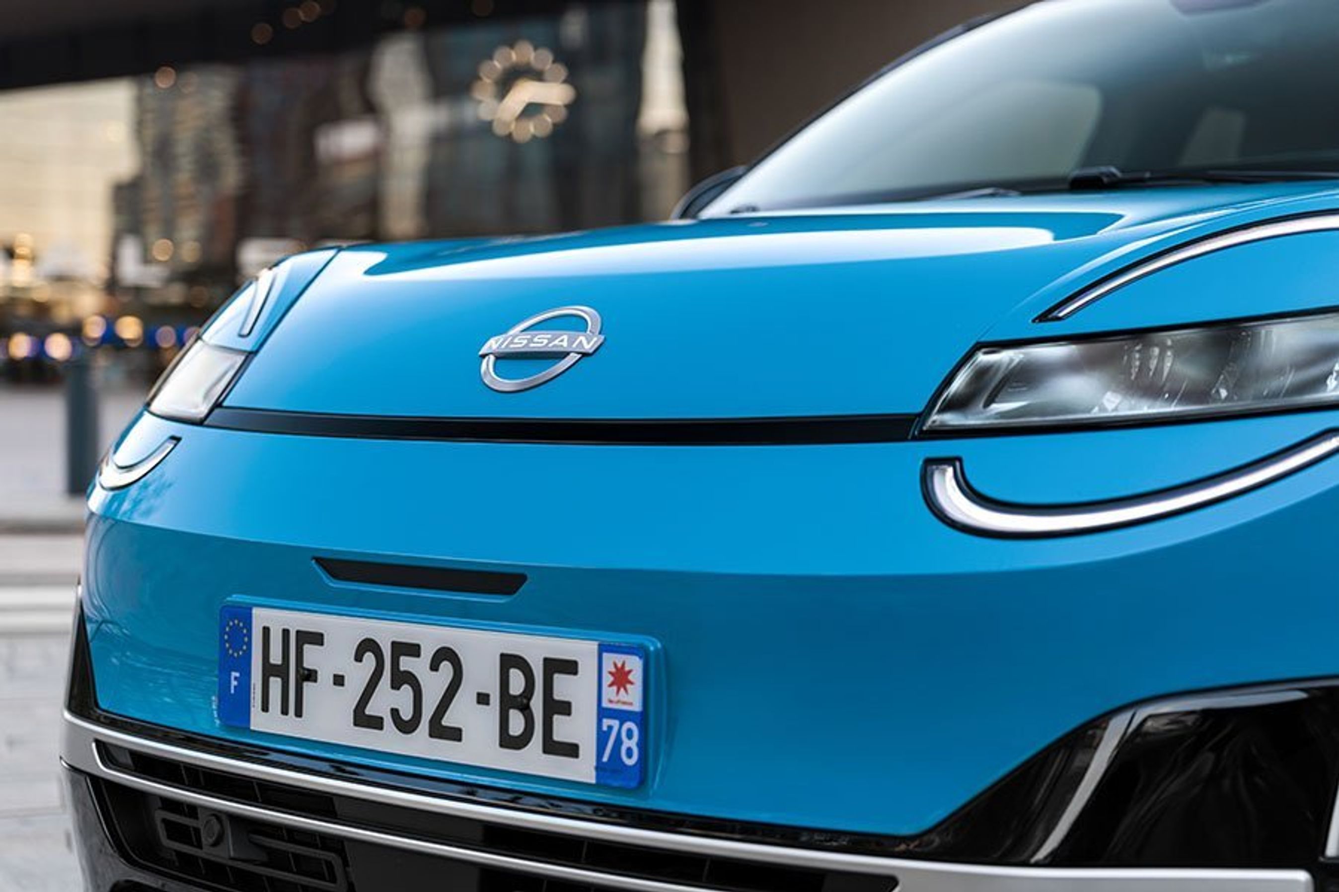 Forlygter på en Nissan Micra