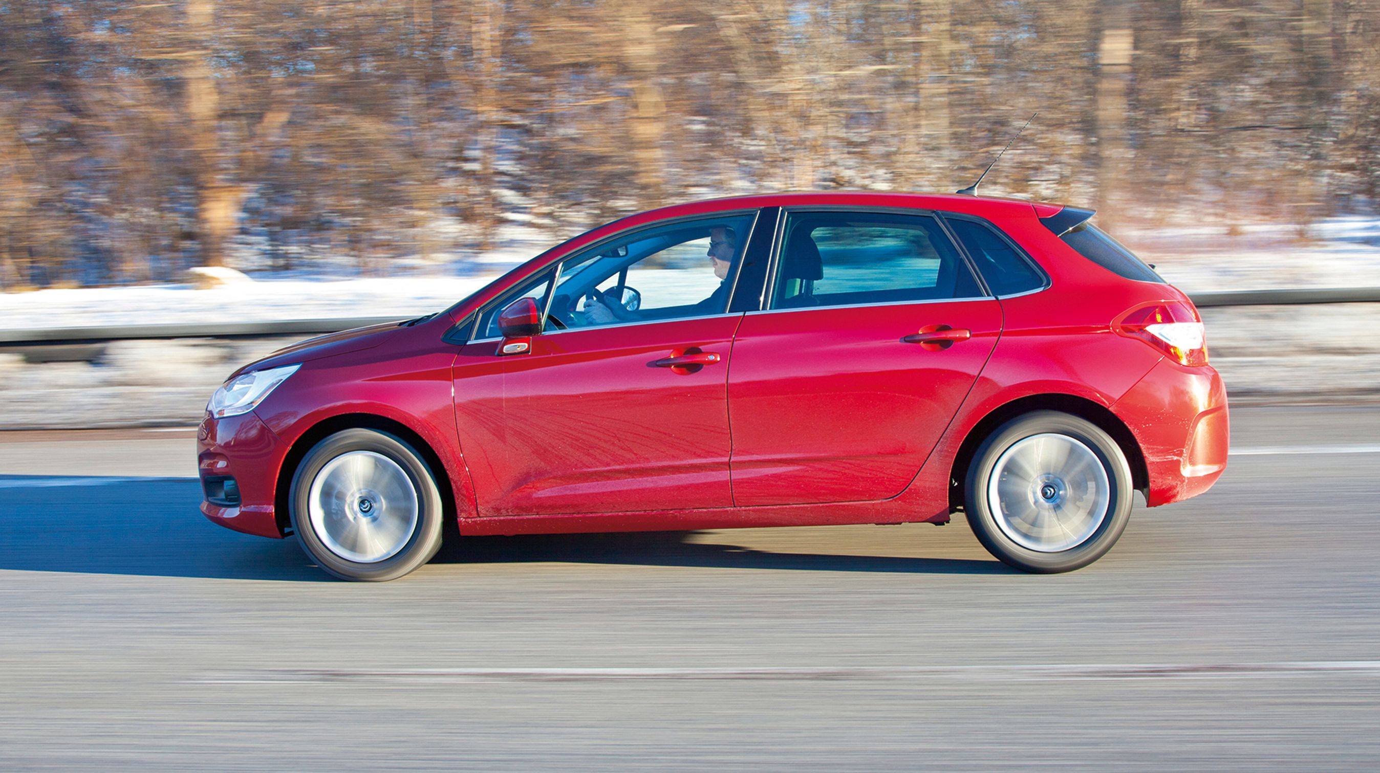 Den nye C4 er knap så dristig i designet som forgængeren. Men sjælen sidder i detaljen på Citroëns kandidat i Golf-klassen, og der er masser af små raffinementer, der begejstrer i hverdagen med bilen.