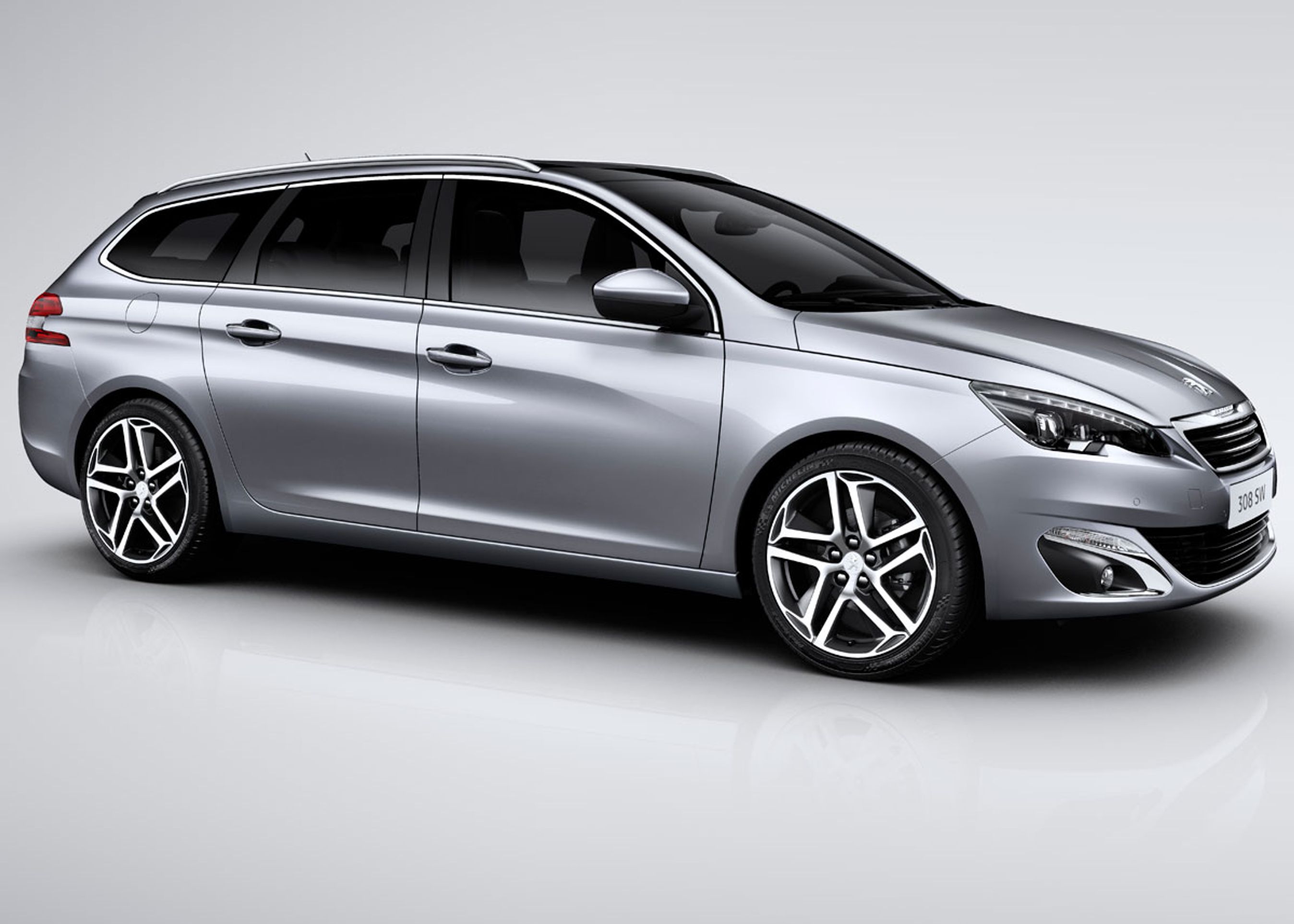 Peugeot 308 SW er 4,58 meter lang - 33 cm mere end hatchback'en.