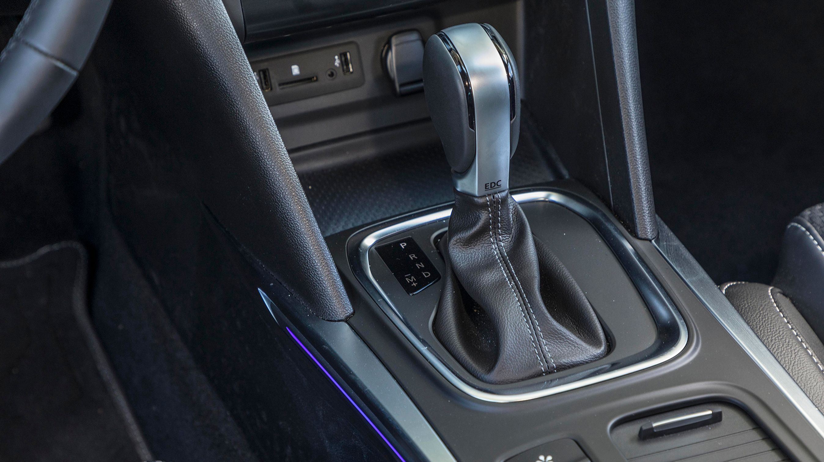 Renault benytter et syvtrins automatgear af dobbeltkoblingstypen i Megane. Det fungerer rigtig godt og skifter blødt på de rigtige tidspunkter. Man kan selv vælge at skifte gear fra gearstangen, men der er ikke skiftegreb bag rattet.