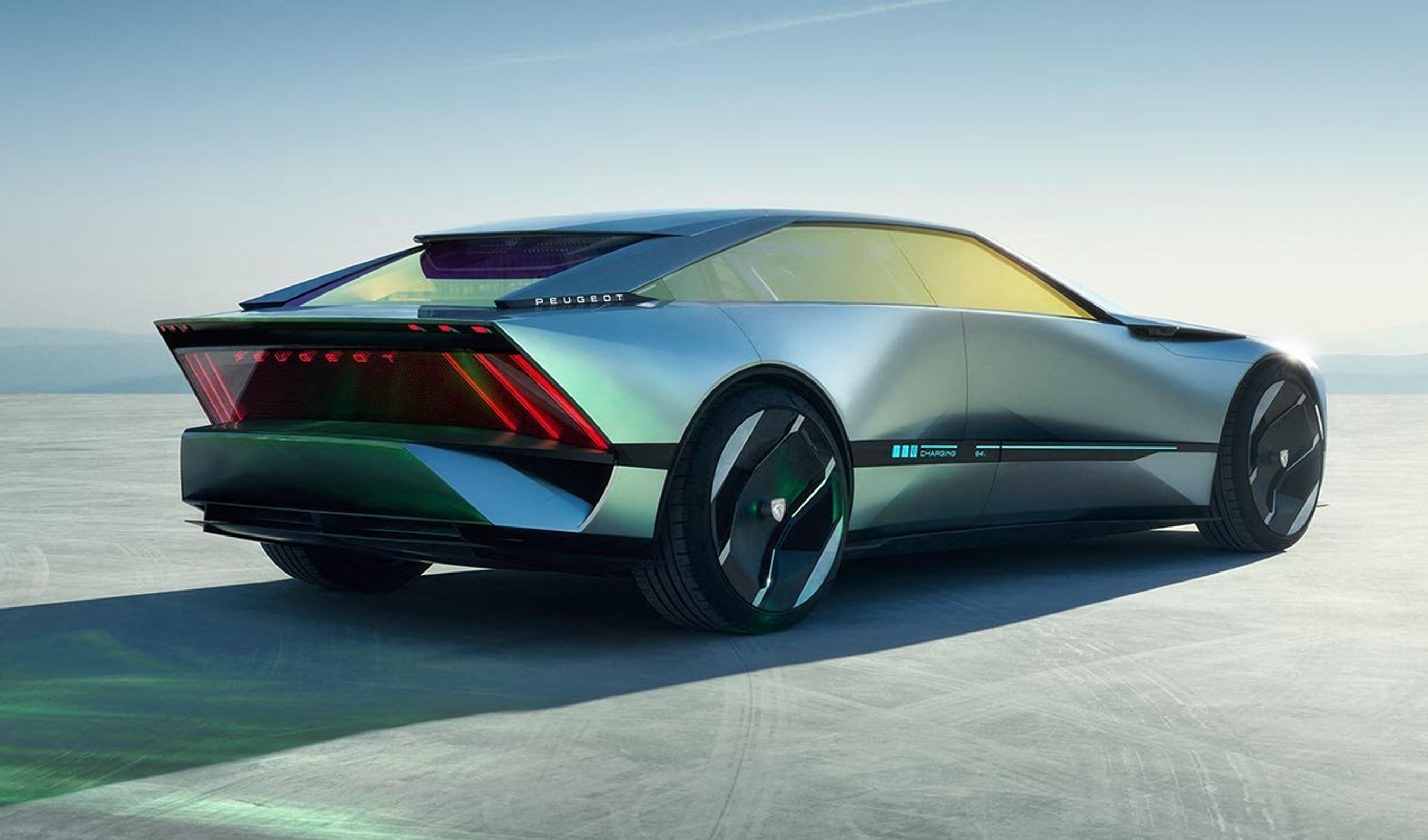 Peugeot Inception Concept er en temmelig futuristisk sedan. Den går ikke i produktion, som den ser ud her - langt fra - men den varmer op til de teknologier, der inden længe kommer i Peugeots nye, fuldelektriske modeller.