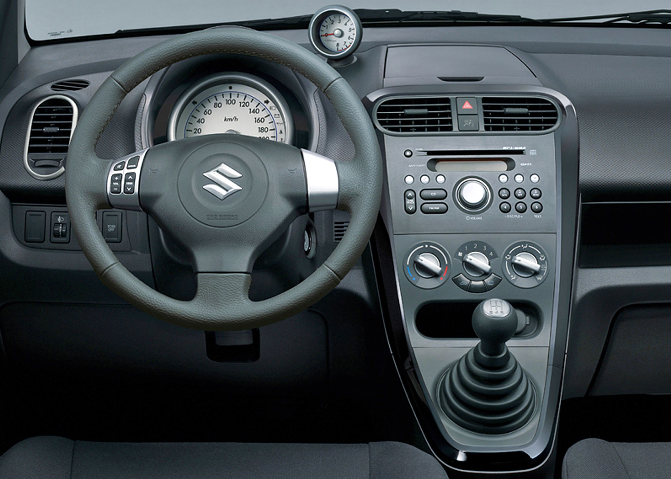 Sædebetrækket har fået nye farver, og der er sket små ændringer på instrumentbordet. 