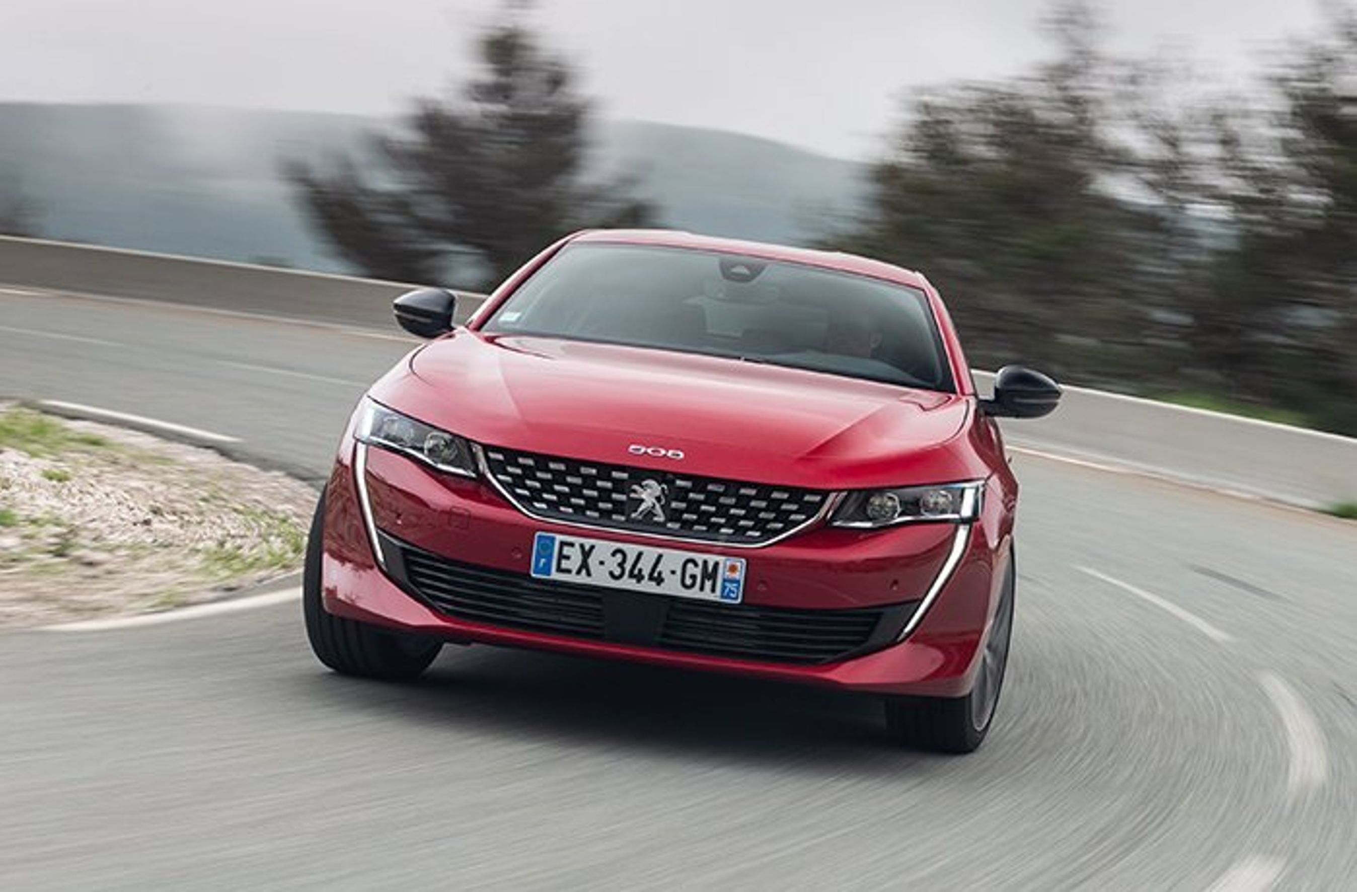 Peugeot 508 forfra i sving