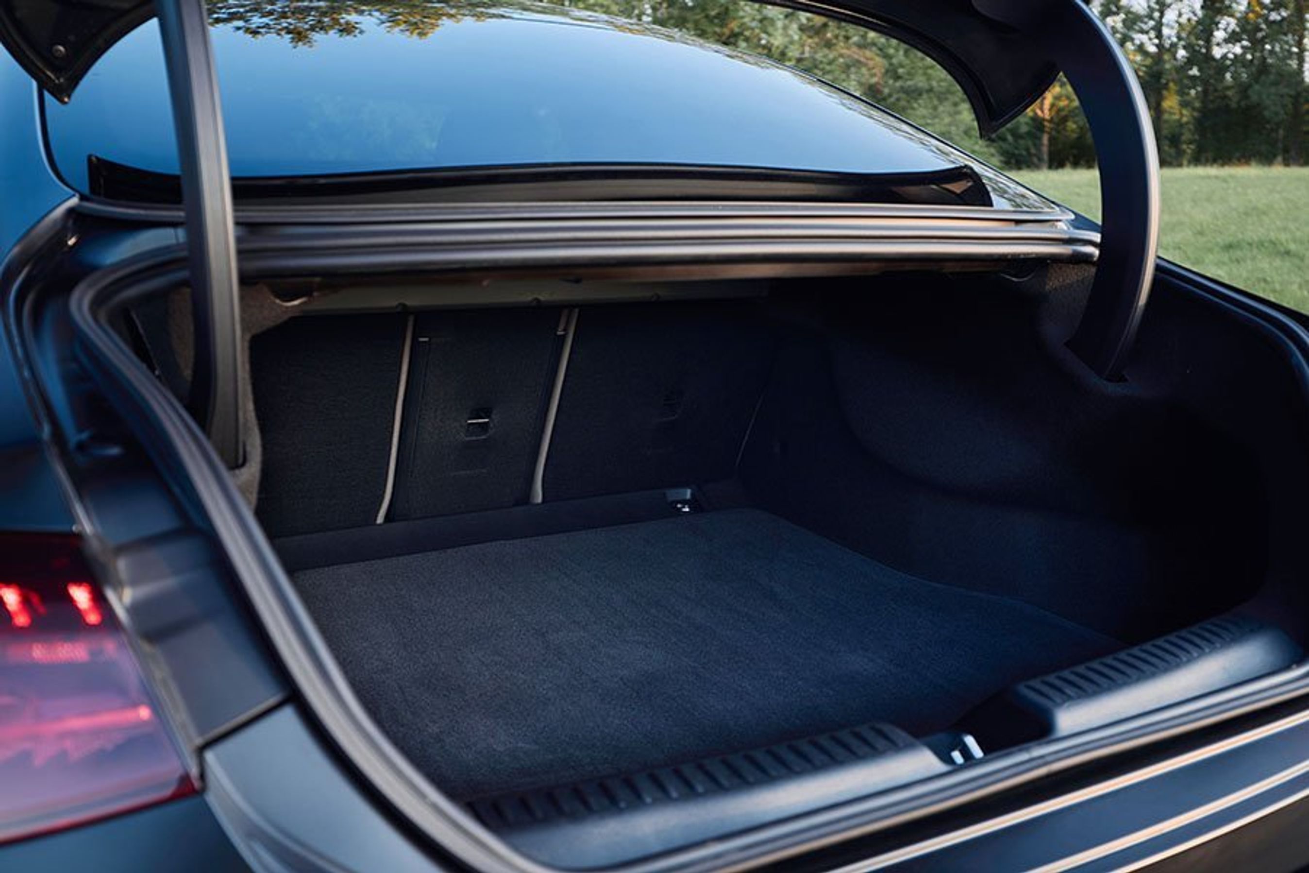 Bagageklappen er åben på en Mercedes CLA