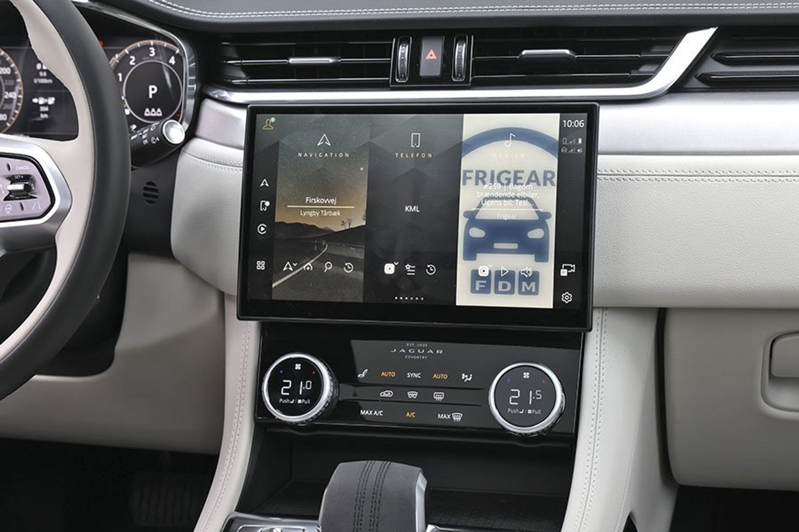 Skærm i en Jaguar F-Pace