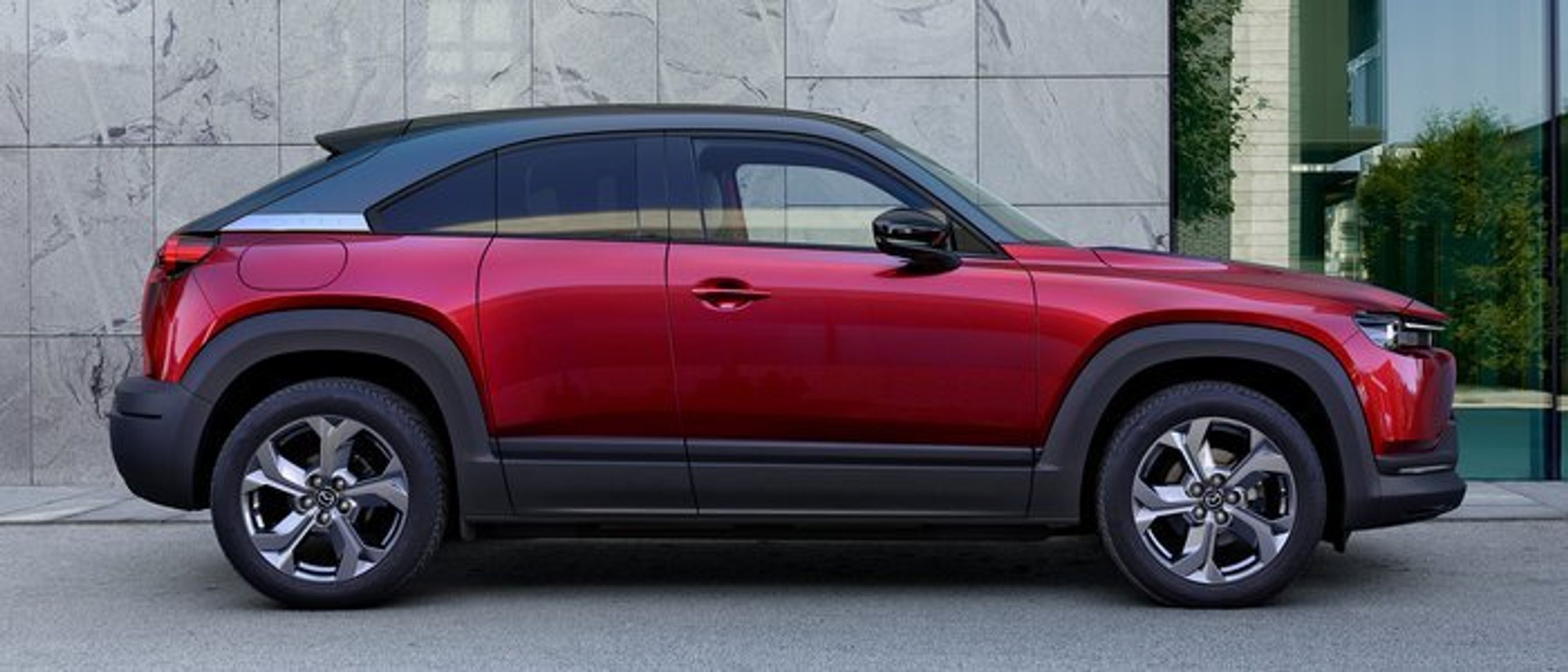 Mazda MX-30 koster fra 240.000 kr.