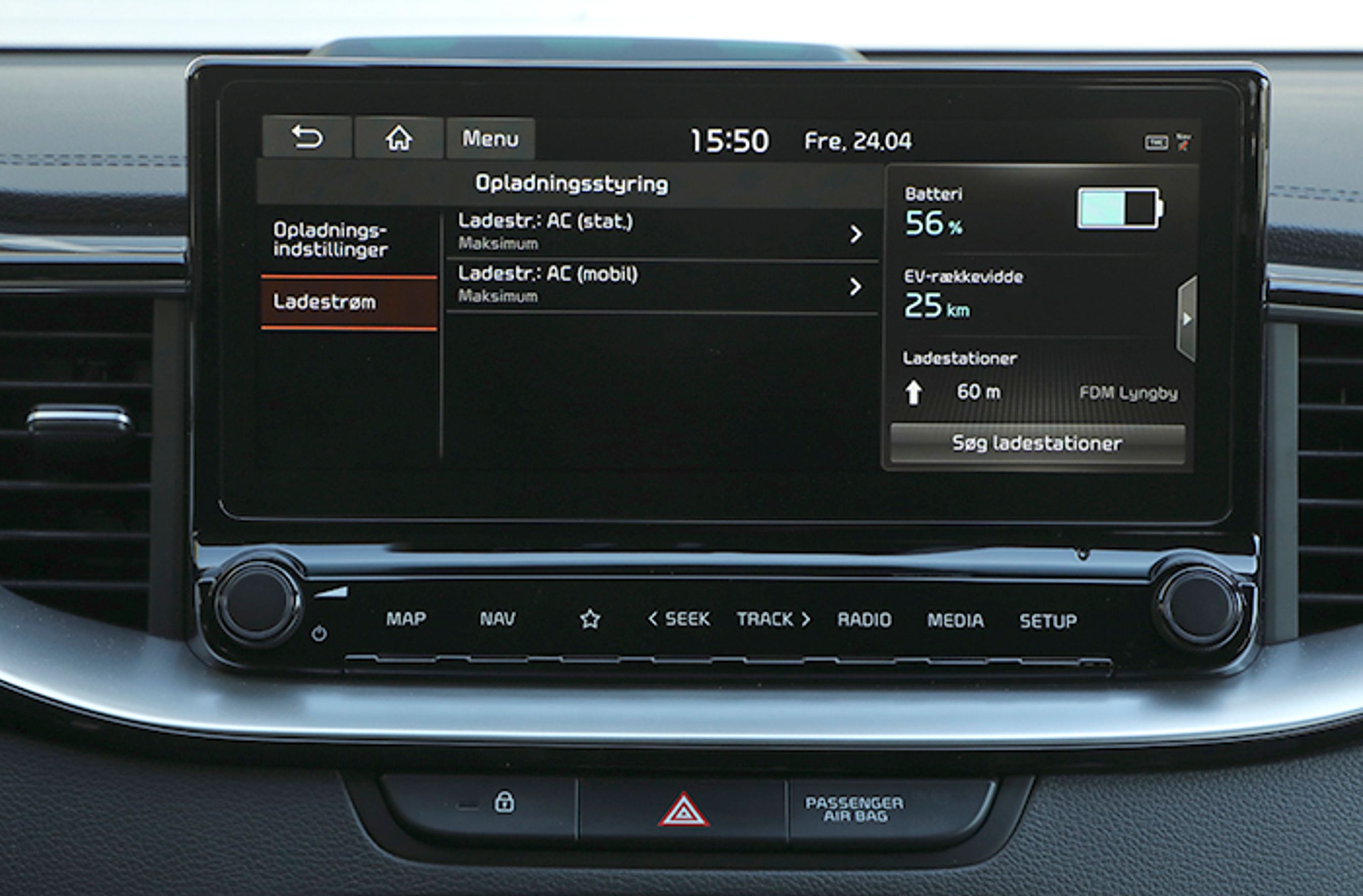 Kia har desværre ikke en app til XCeed endnu, så du skal indstille ladehastighederne på bilens skærm. Eksempelvis 6A til nødladeren og fuld ladestyrke på din hjemmelader (stat.)