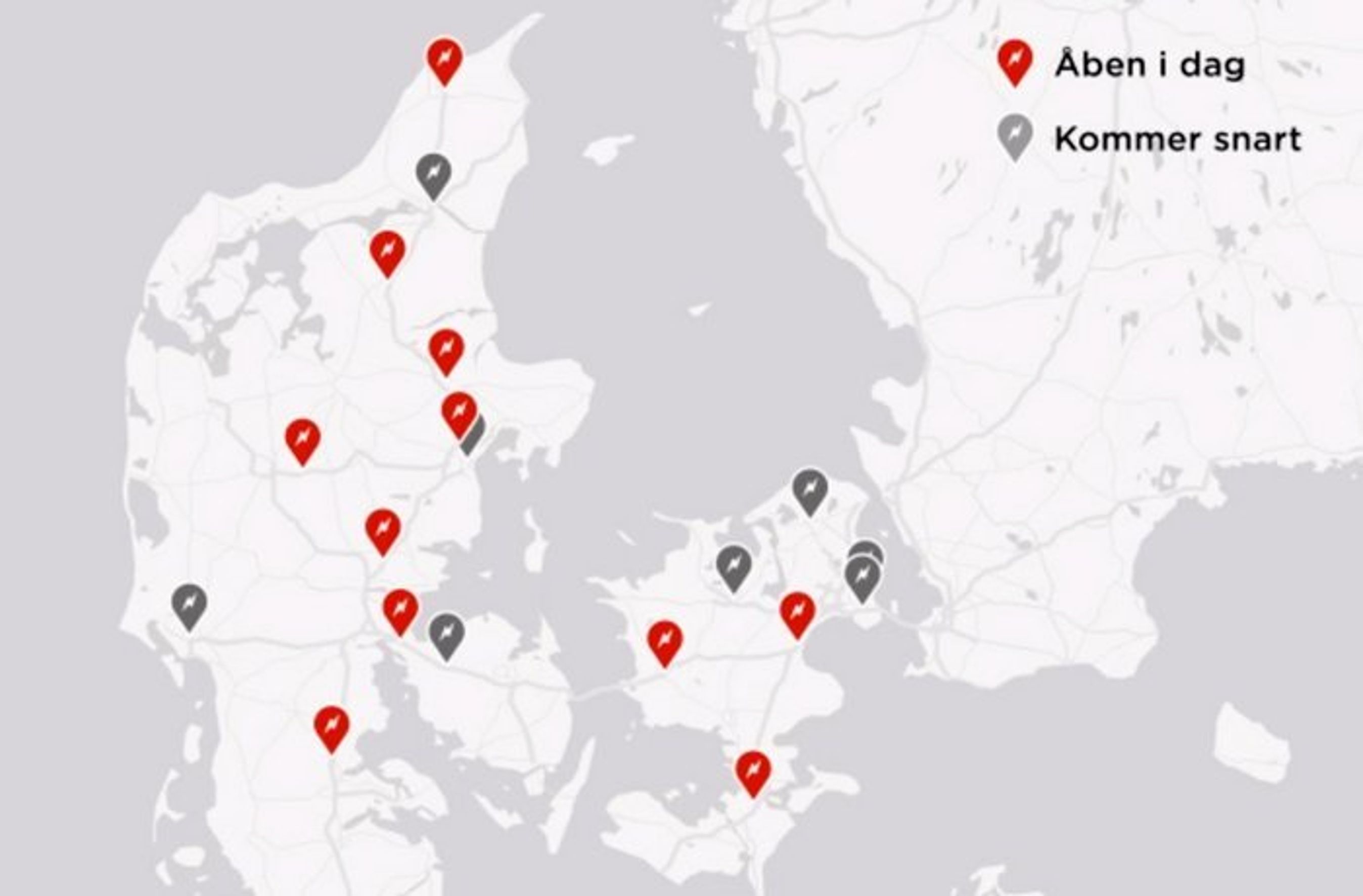 Her kommer de otte nye Tesla Superchargers (markeret med gråt).