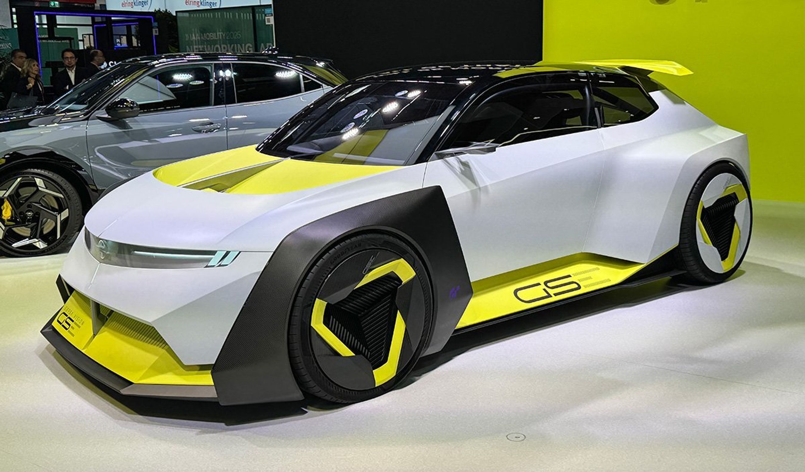 Opel Corsa konceptbil skråt forfra.