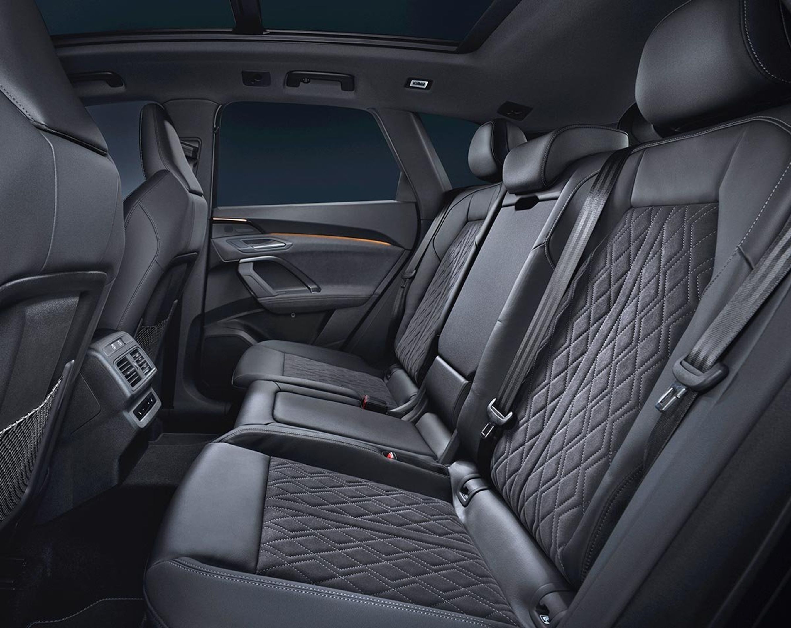 Sort bagsæde i Audi Q5.