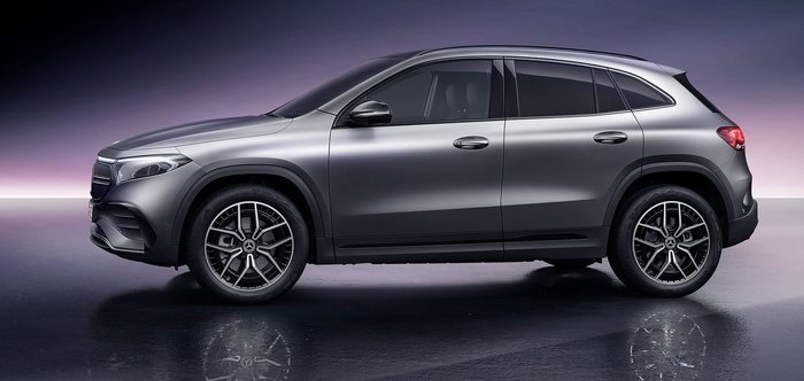 EQA er nært beslægtet med GLA og har stort set samme dimensioner: Længde 4,46 meter, bredde 1,83 meter og højde 1,62 meter.