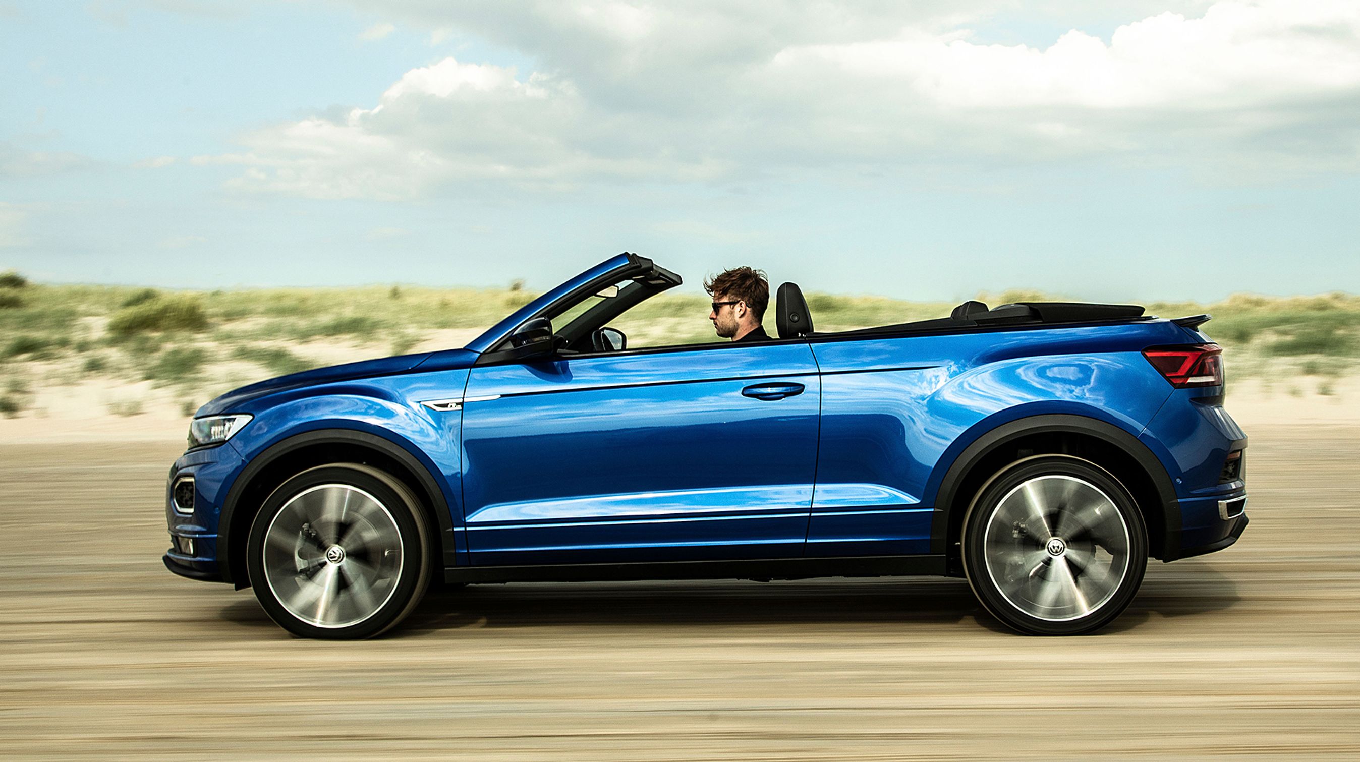 VW T-Roc cabriolet er en sjælden blanding mellem en SUV og en cabriolet. Bilen er således højere end de fleste andre cabrioleter.