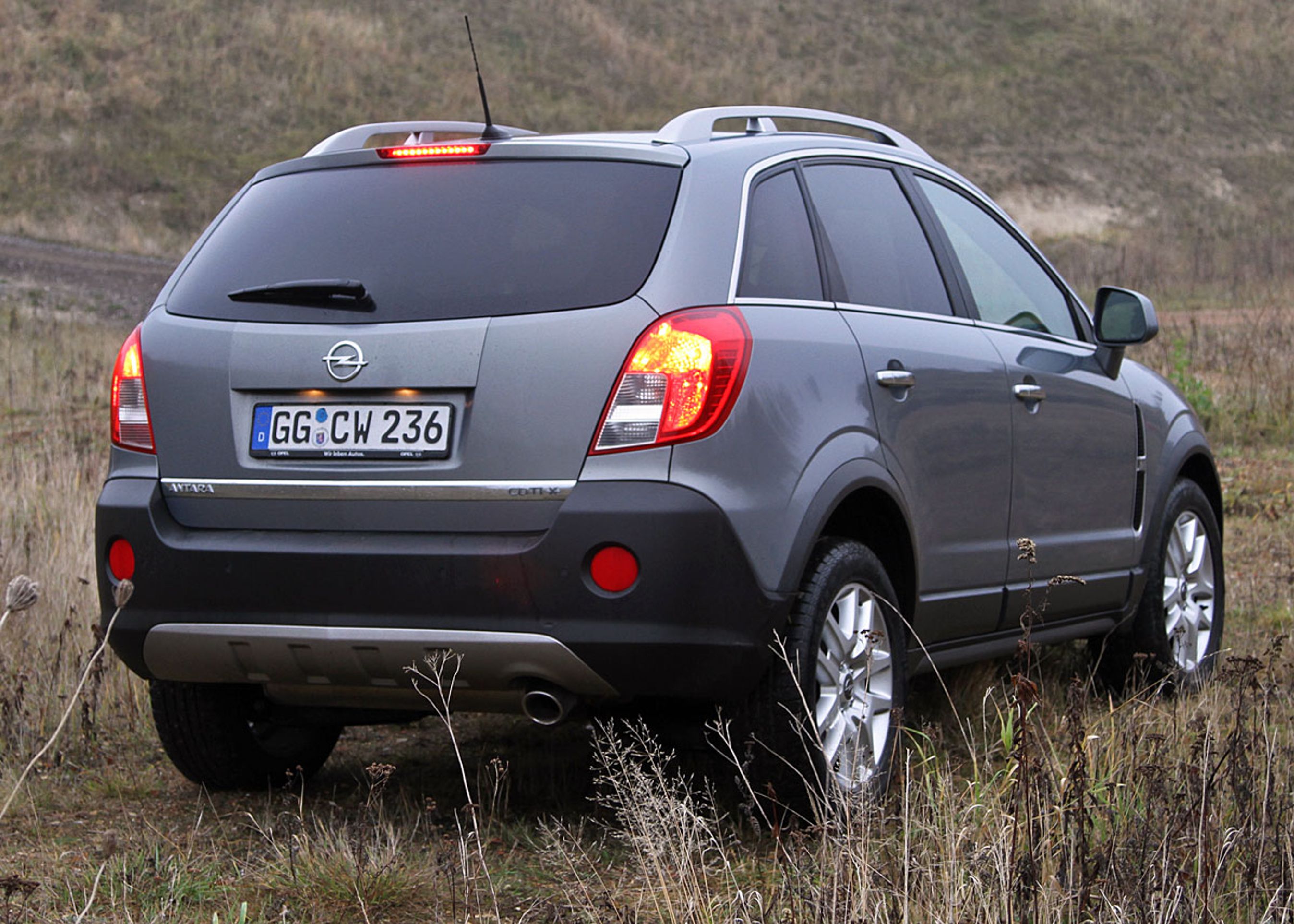 Opel Antara fås med forhjulstræk eller med firehjulstræk.