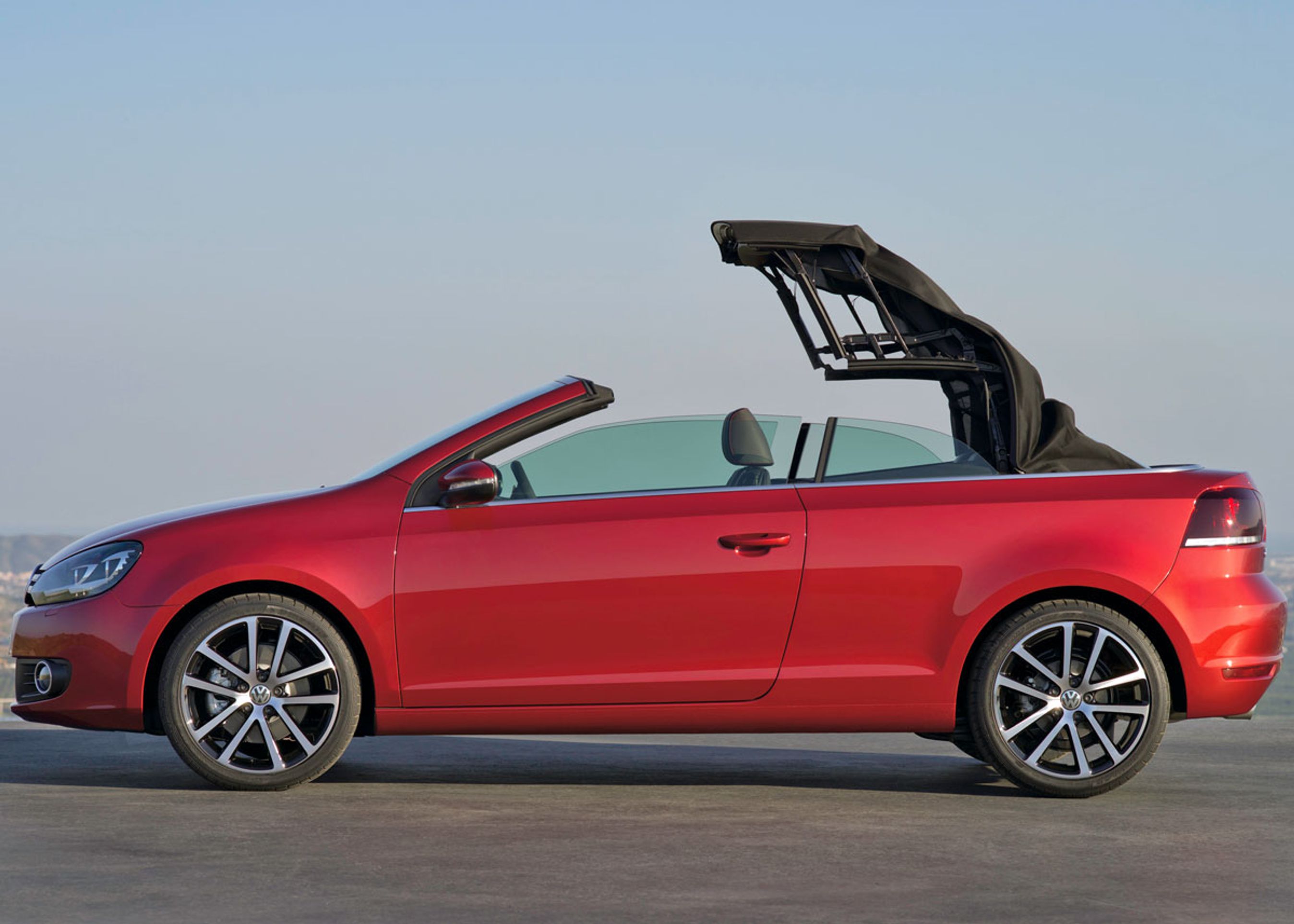 Kalechen åbnes og lukkes elektro-hydraulisk. Åbningen varer knap ti sekunder.