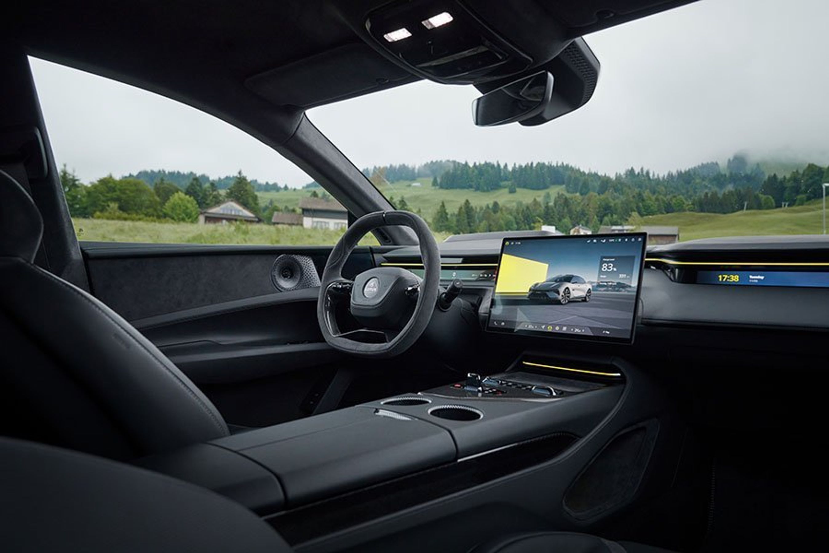 Førerplads og kabine i en Lotus Emeya