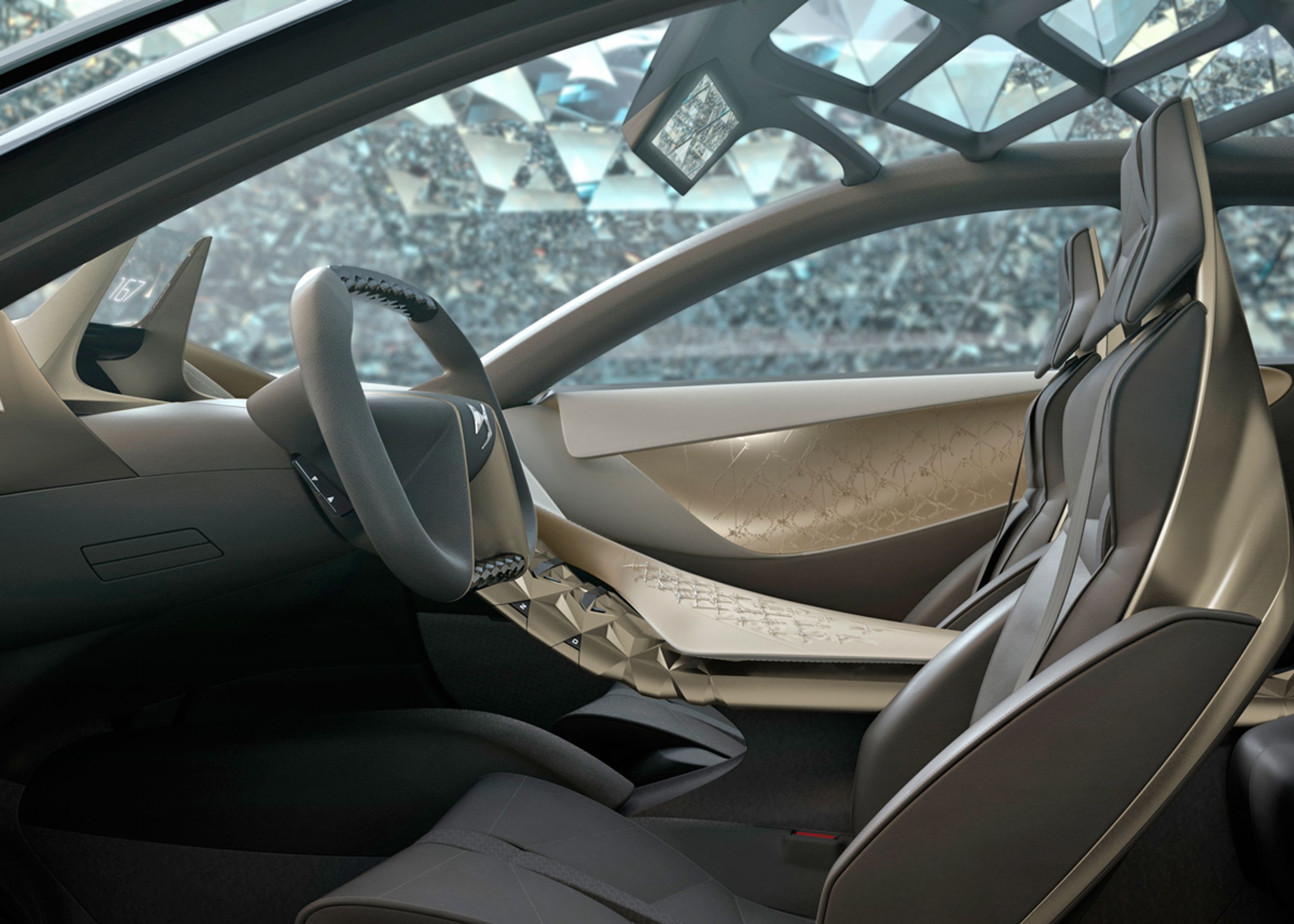 En stor skærm i loftet fungerer som bakkamera og tilsyneladende også som bakspejl.