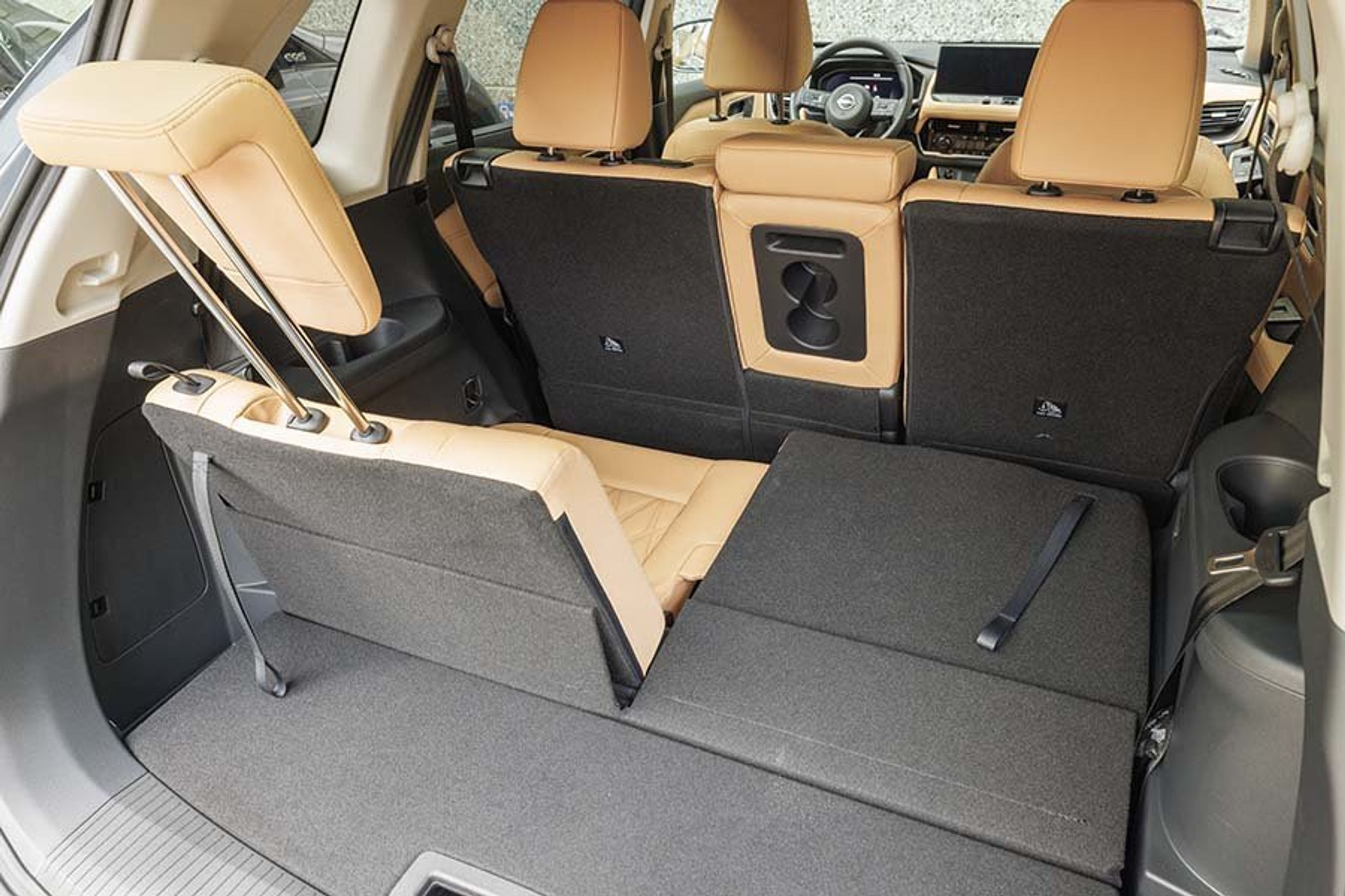 Der er to ekstrasæder gemt i bagagerummet på Nissan X-Trail