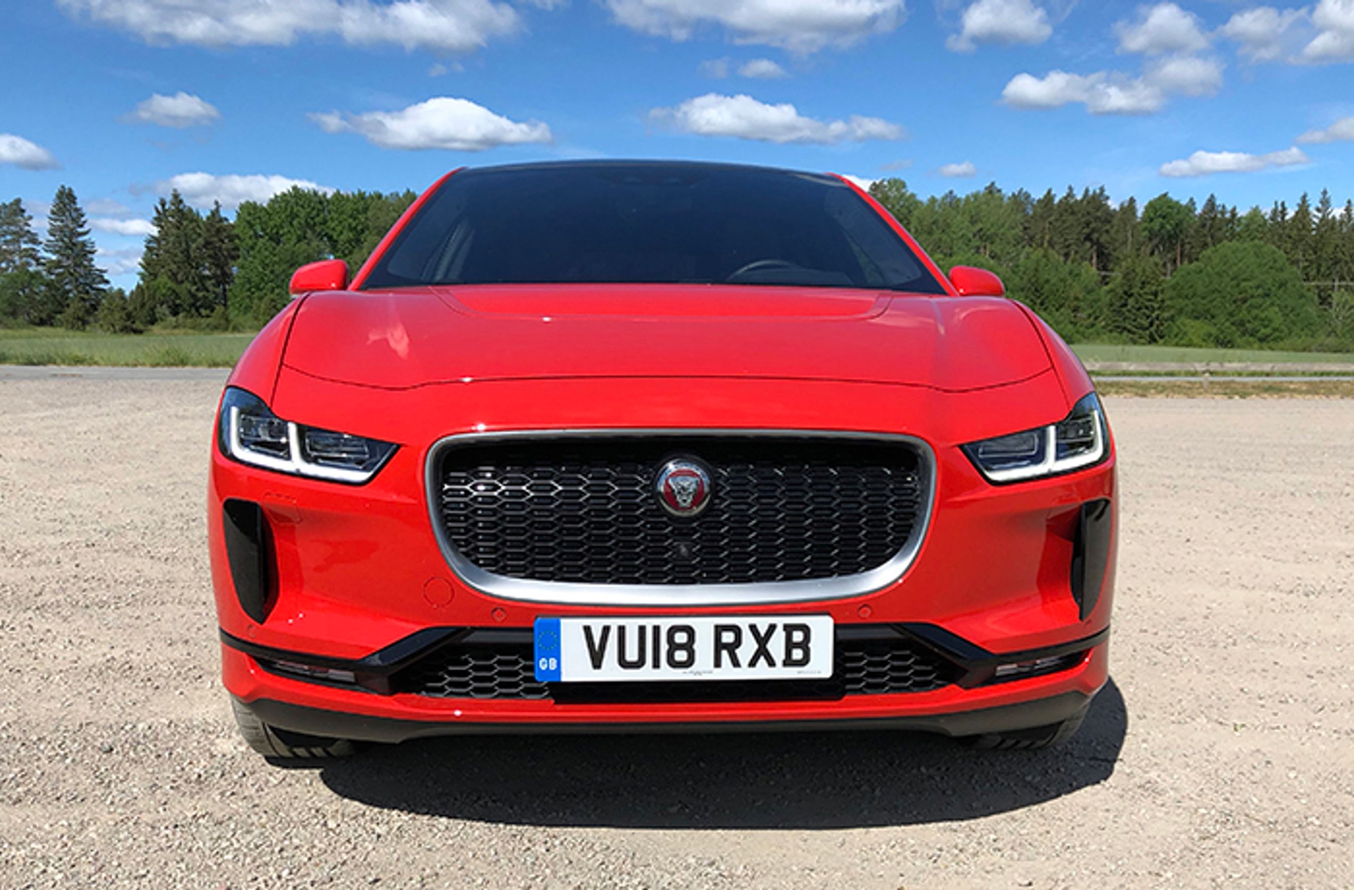 Jaguar I-Pace er nyeste skud på stammen fra den travle engelske bilproducent. Der er tale om en elbil med en rækkevidde på 480 km.