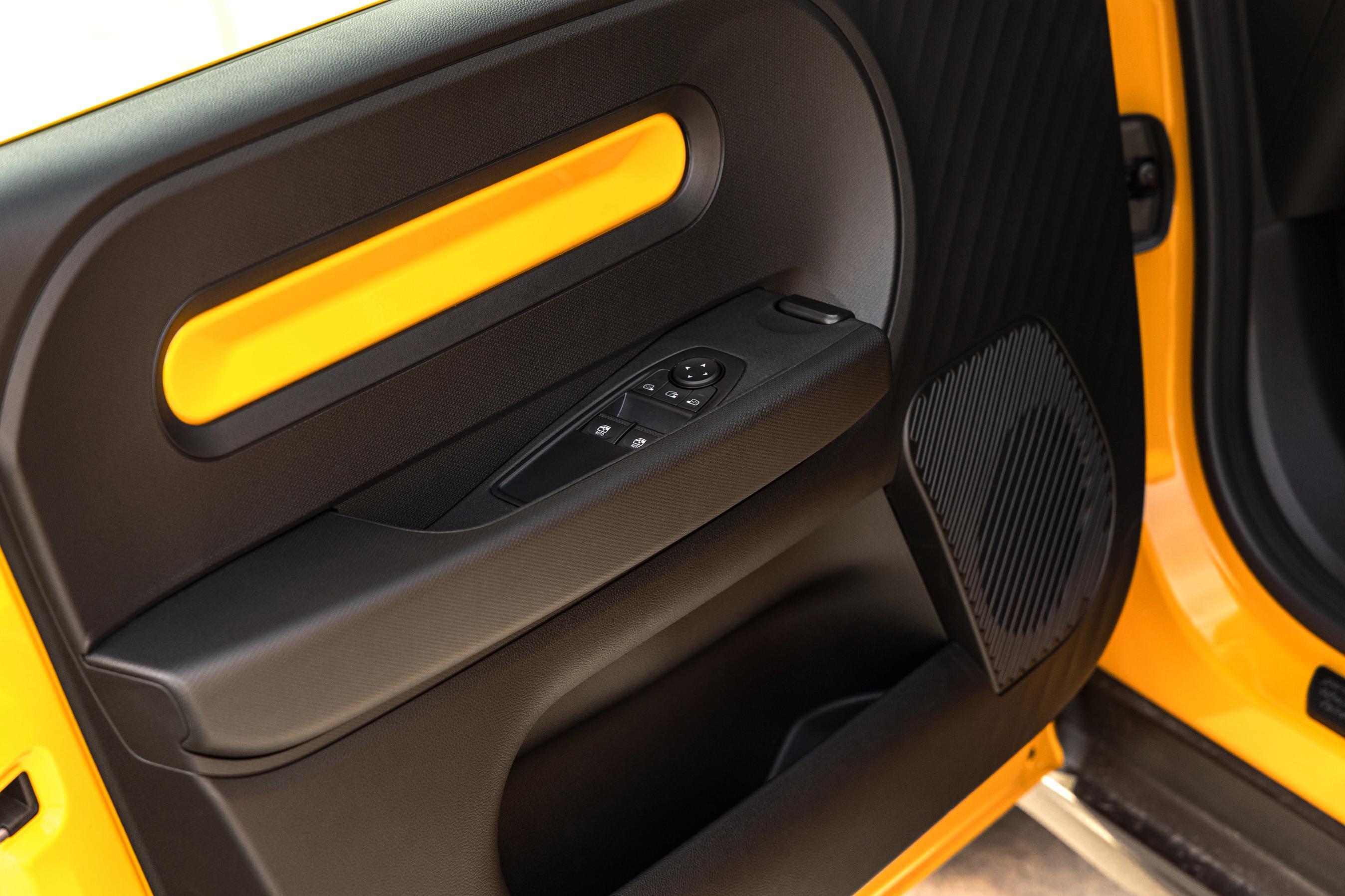 Indersiden af en fordør på en Renault Twingo