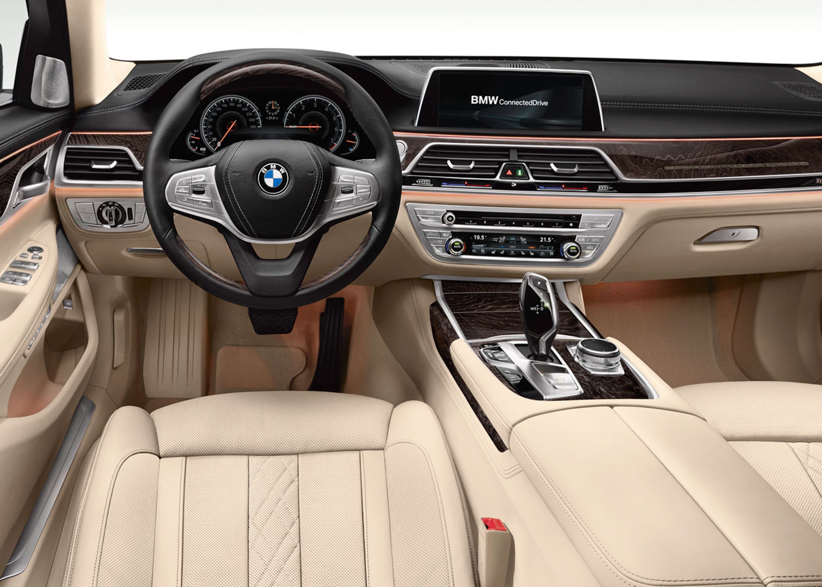 Førerpladsen ligner umiddelbart andre BMW-modeller. Helt nyt er muligheden for at styre nogle funktioner med fagter i luften.