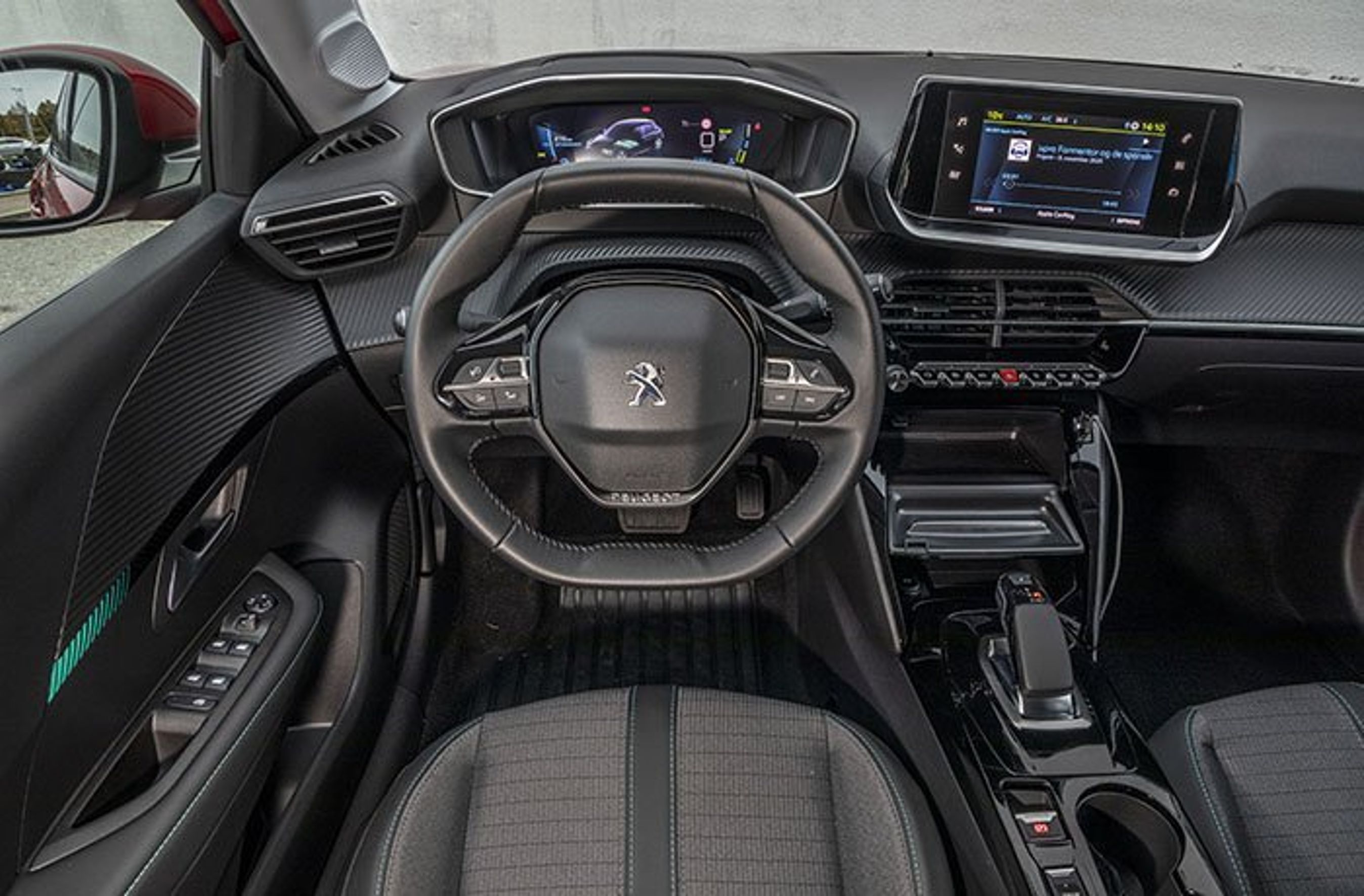 PEUGEOT E-208 KABINE