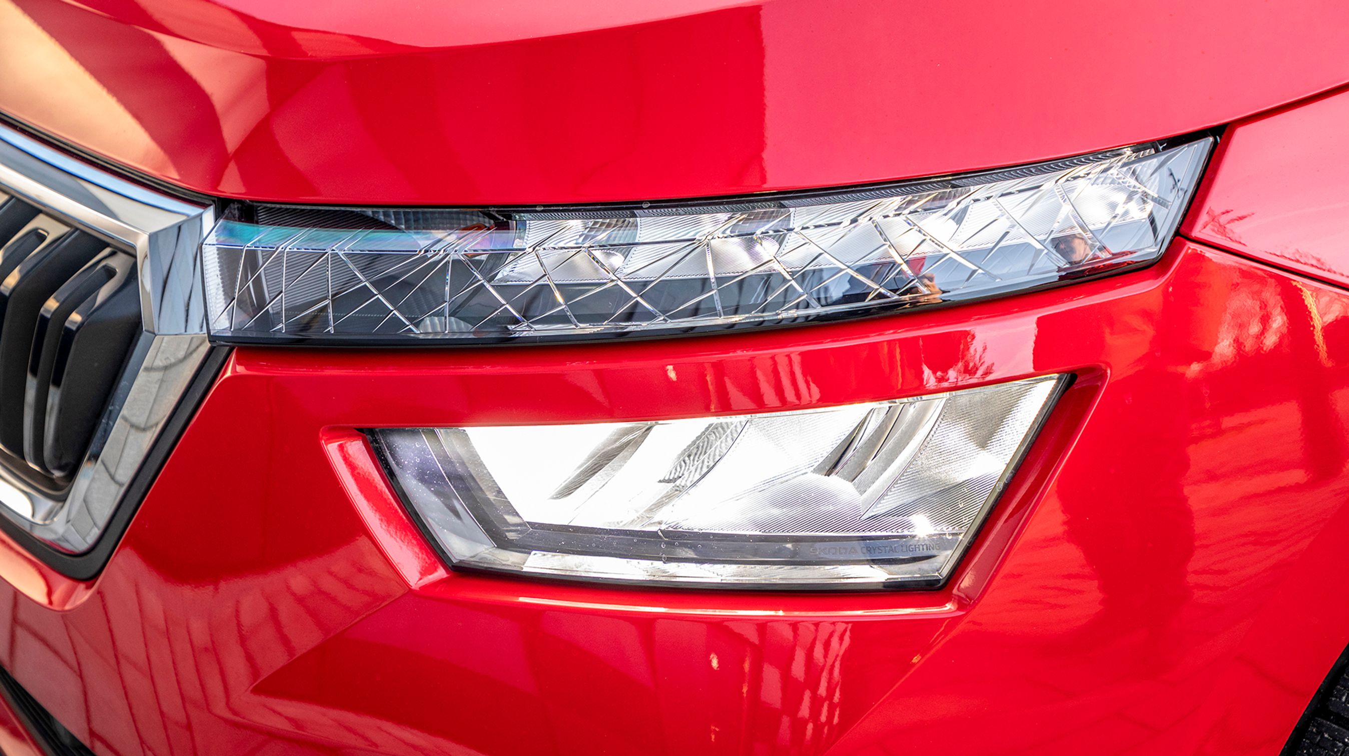 Kamiq er første Skoda med lygter i „to etager“ på hver side af den voluminøse kølergrill.