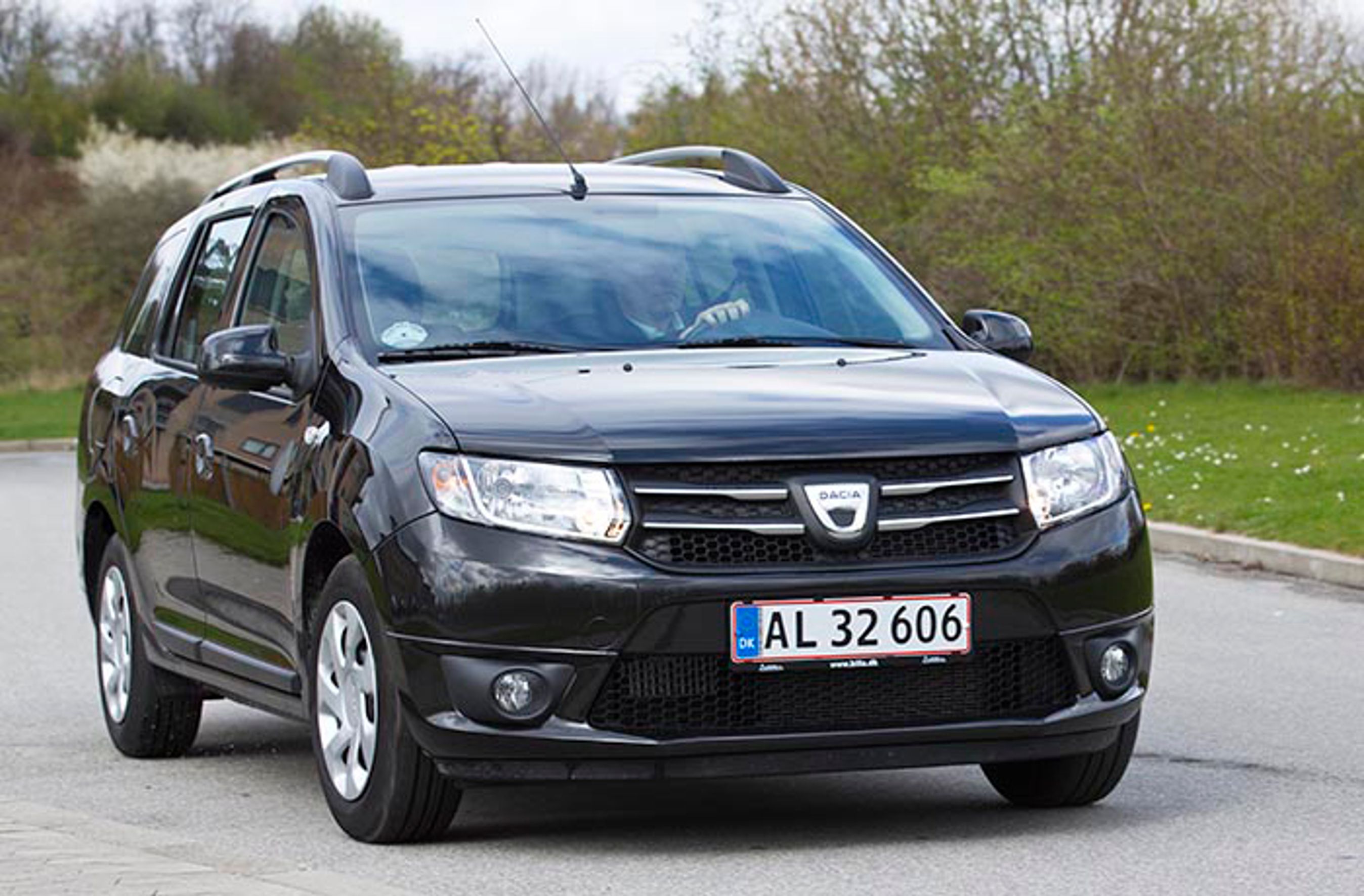 Dacia Logan forfra