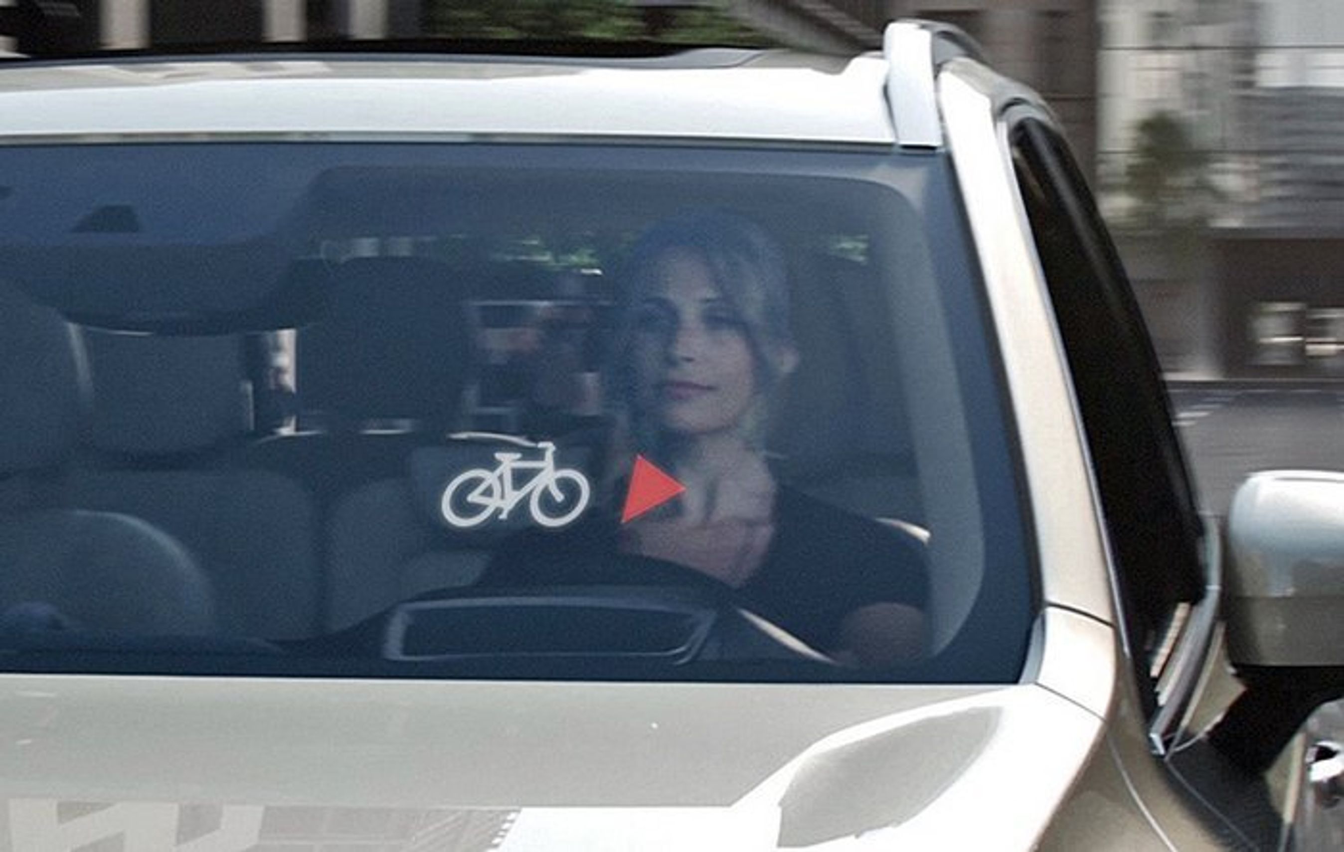 Bilisten kan f.eks. få advarslen om en mulig konflikt præsenteret på denne måde via headup-display. Fotos: Volvo