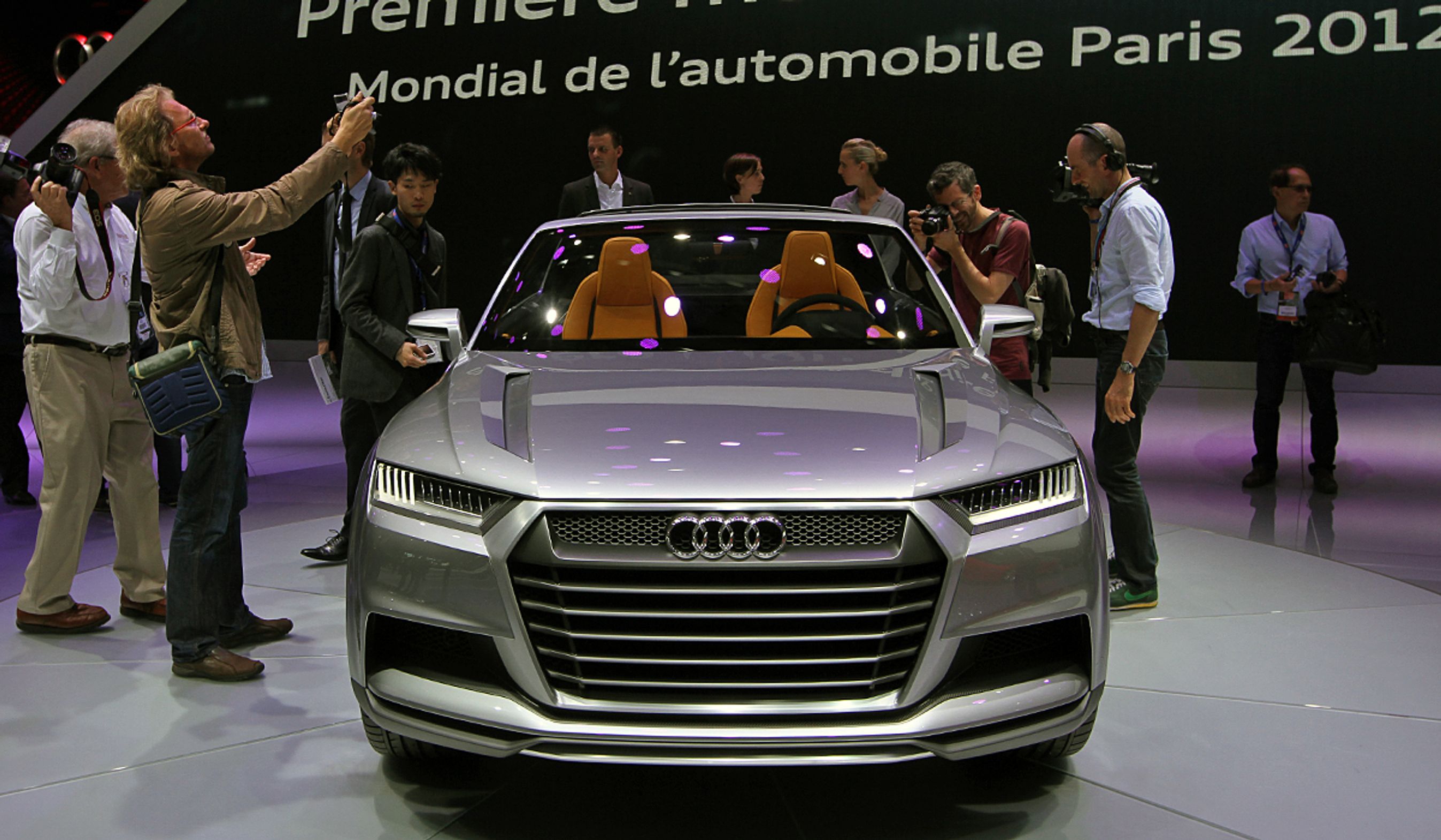 En markant ny front fremviser konceptbilen Audi Crosslane Coupe på Parissalonen.