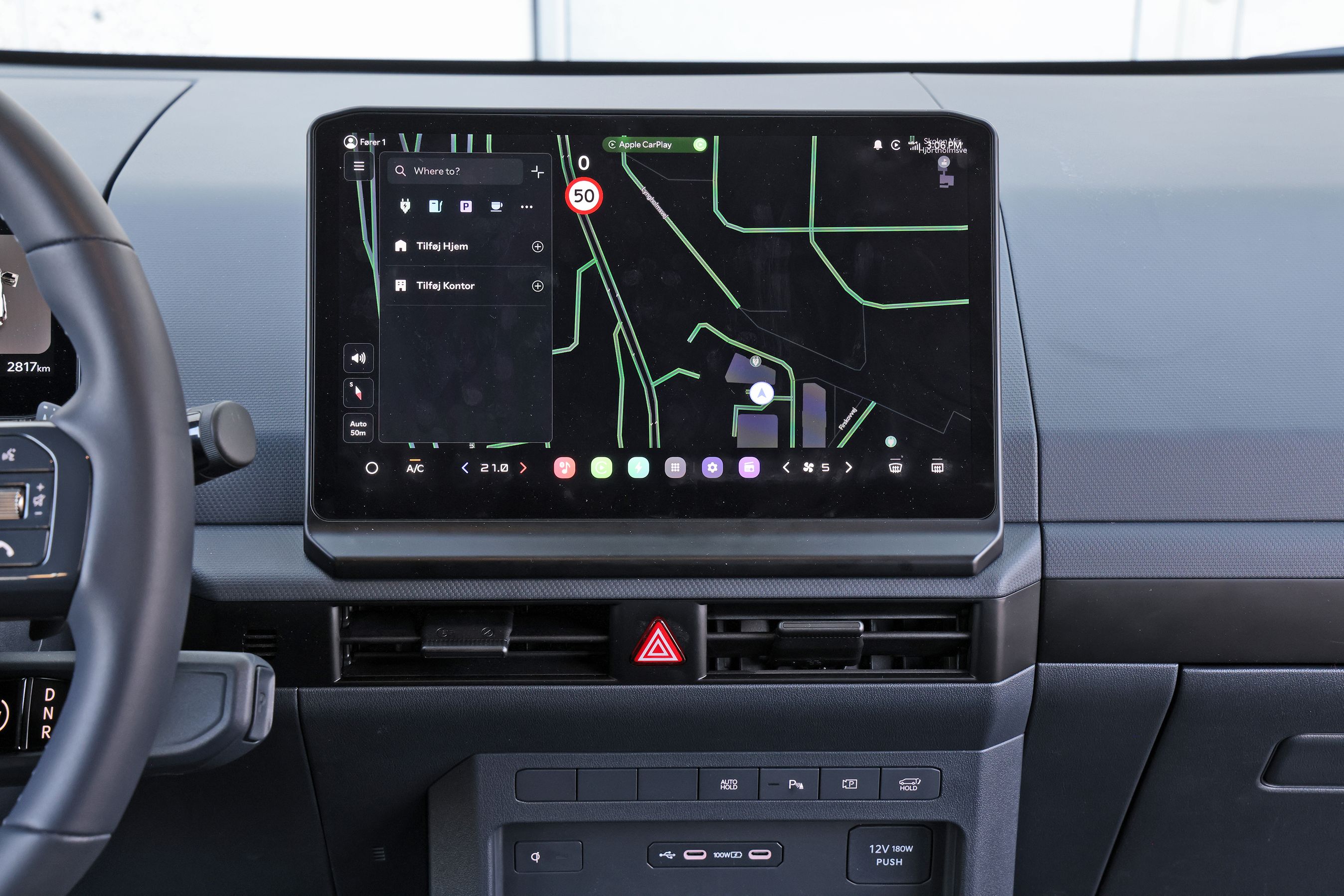 Stor skærm i kabinen i en Kia PV5