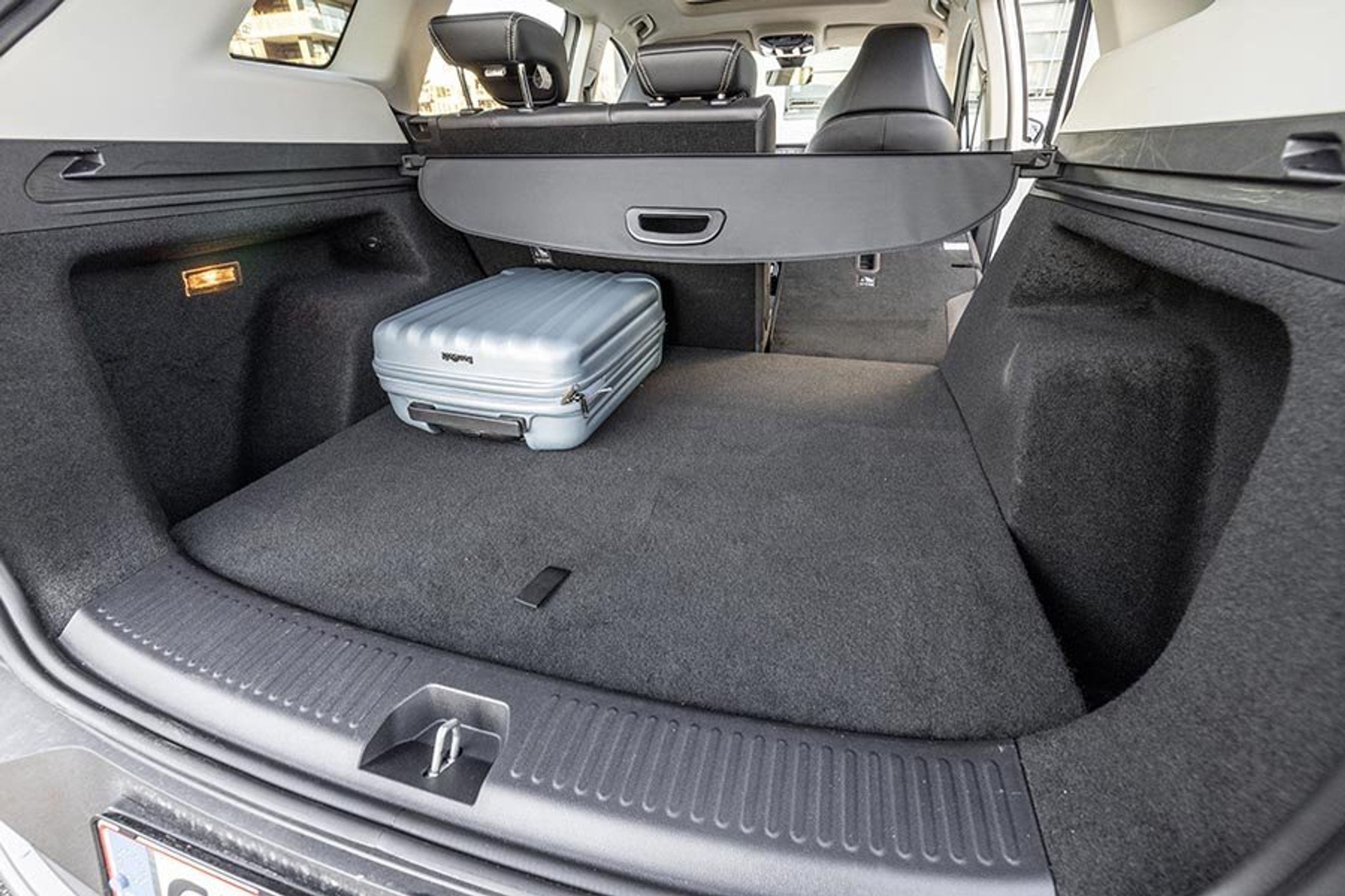 Trods bilens store størrelse er bagagerummet kun på 432 liter.