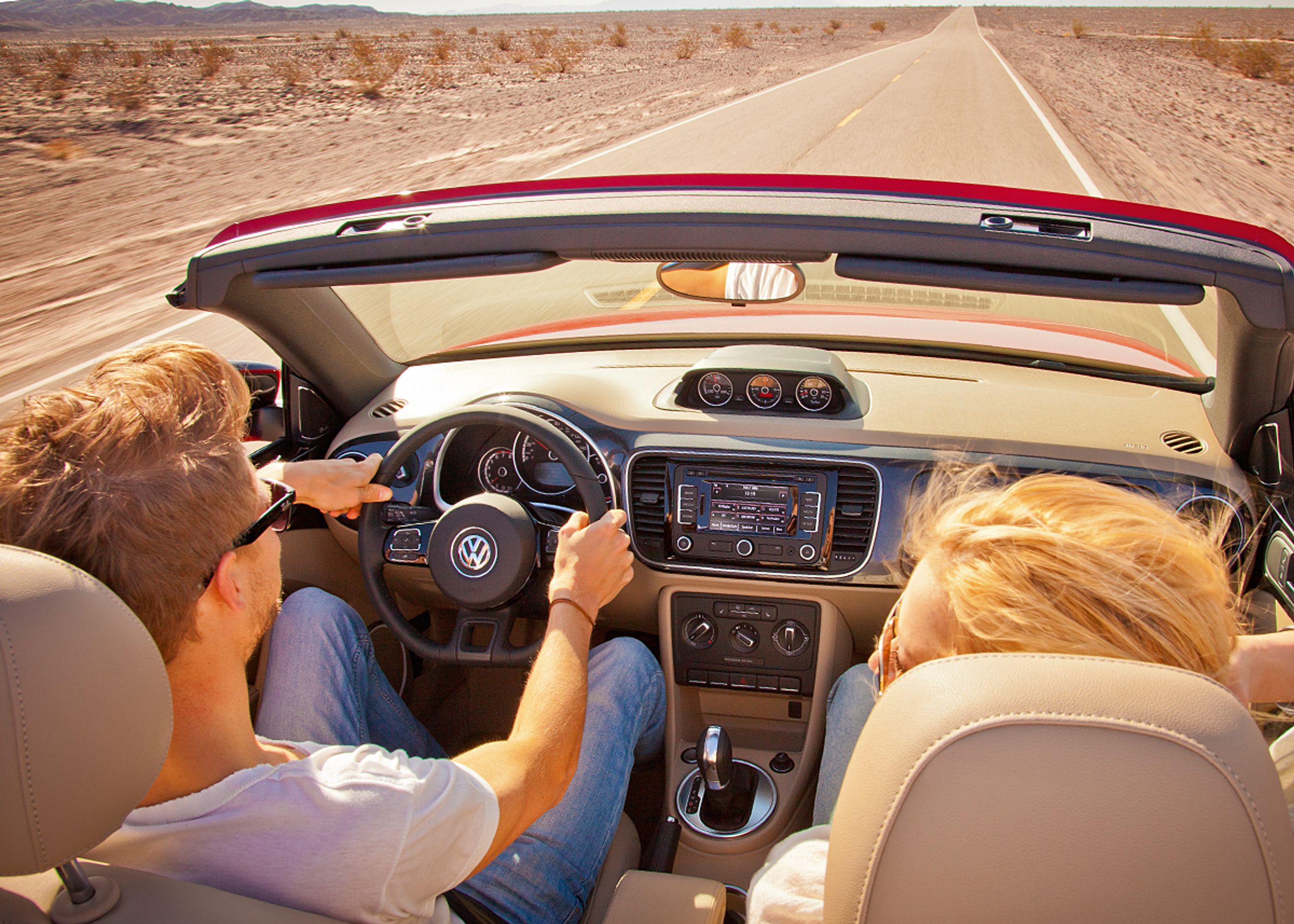 Taget kan fjernes på ca. ti sekunder ved tryk på en knap. Eller hejses igen ved op til 50 km/t., hvis der kommer en byge.