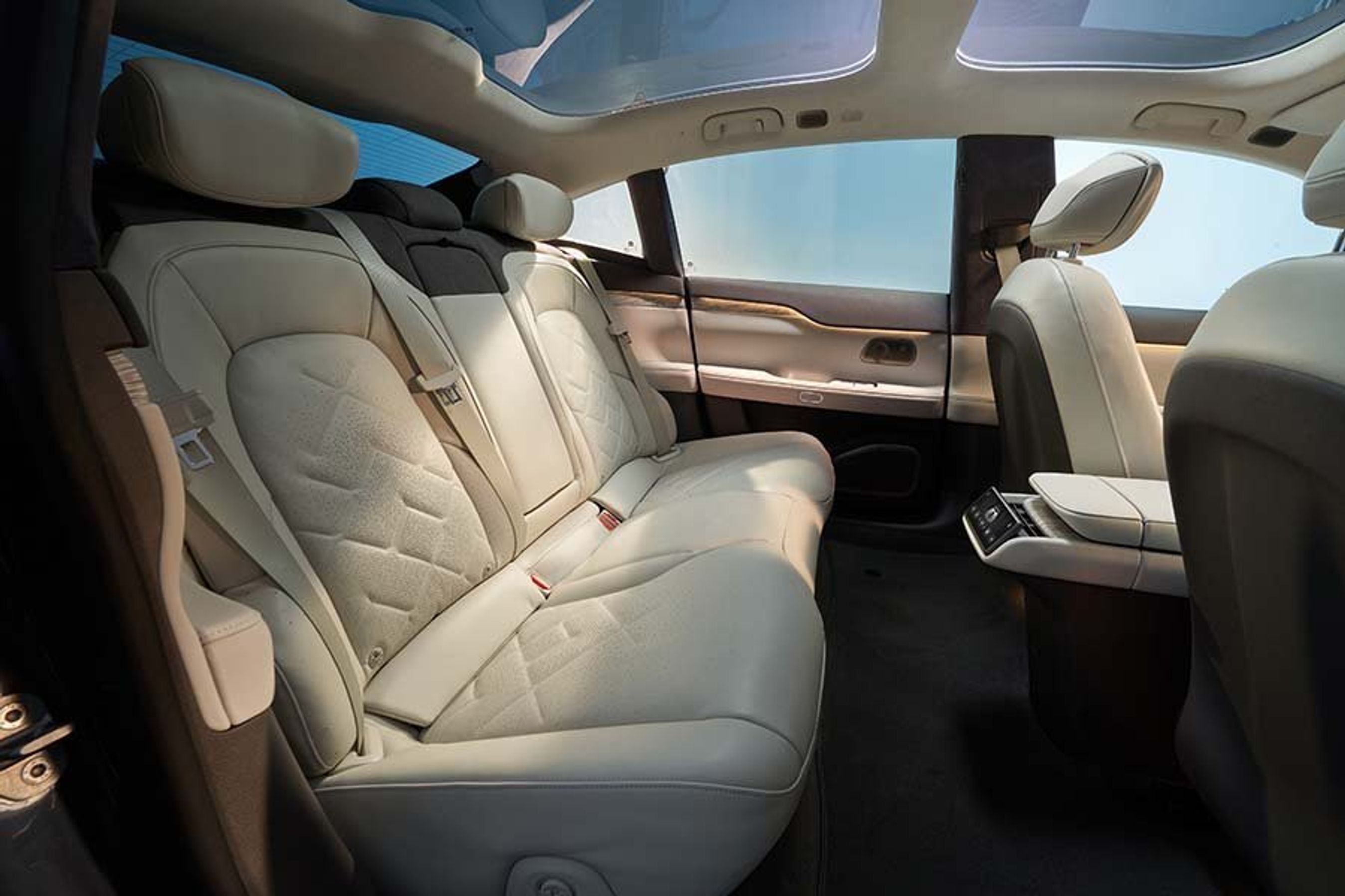 Bagsædet byder på god plads og siddekomfort.