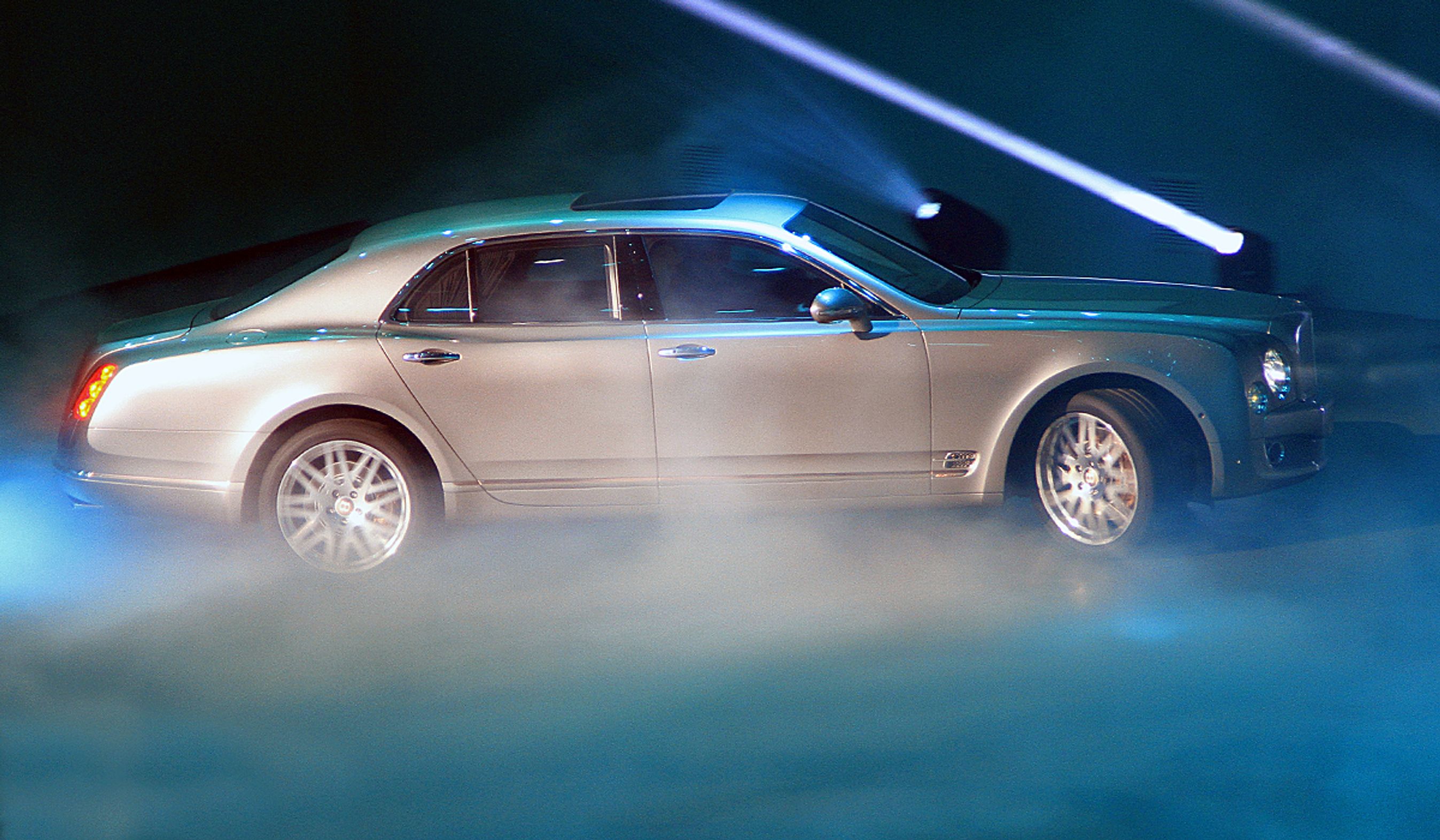 Limousinen Mulsanne præsenterer Bentleys opladningshybrid-teknik.