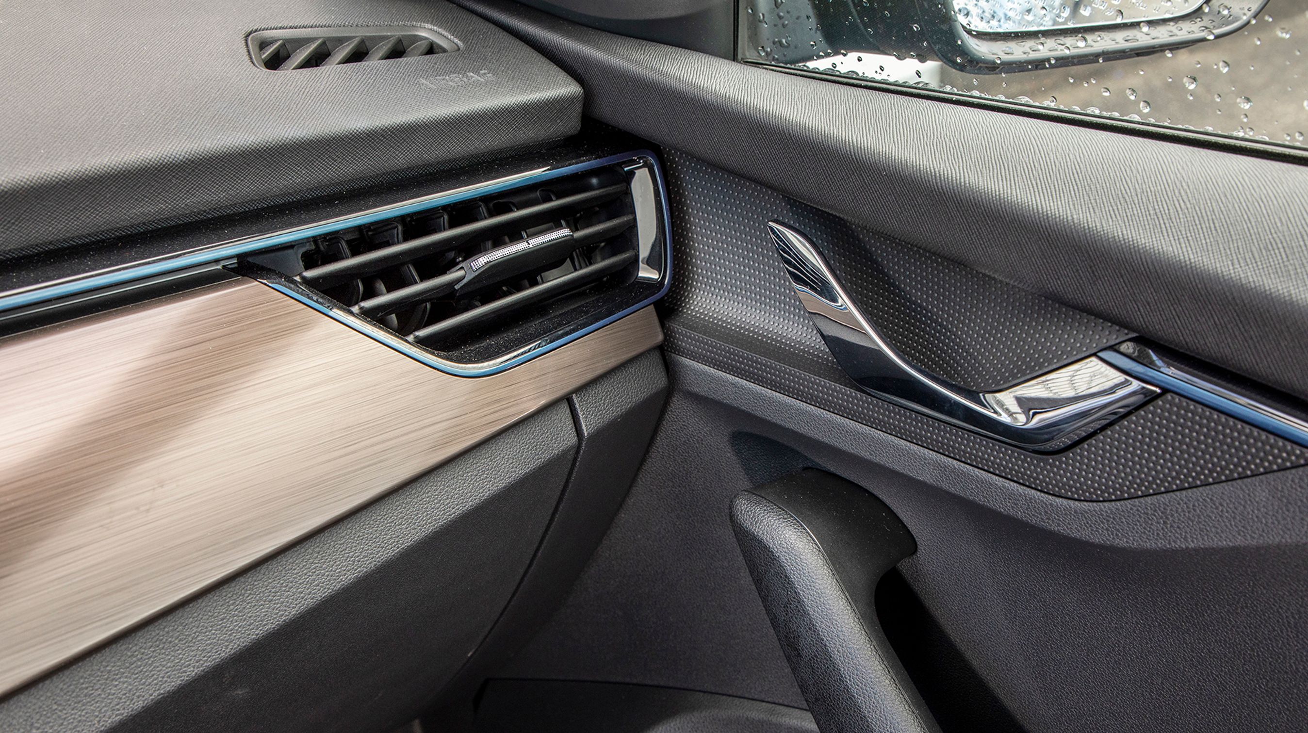 Det er opløftende at se, hvor godt Skoda bygger biler. Sådanne detaljer skulle man før op i en Audi for at se.