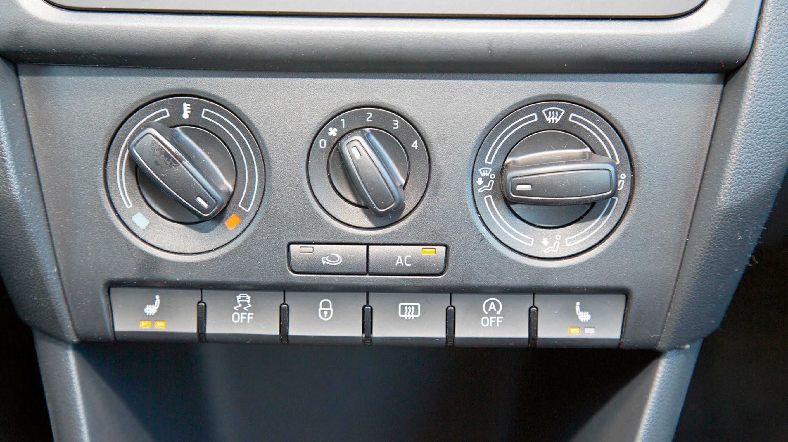 Alle udgaver af Rapid har aircondition som standard. Man kan tilkøbe klimaanlæg for 7.000 kr.