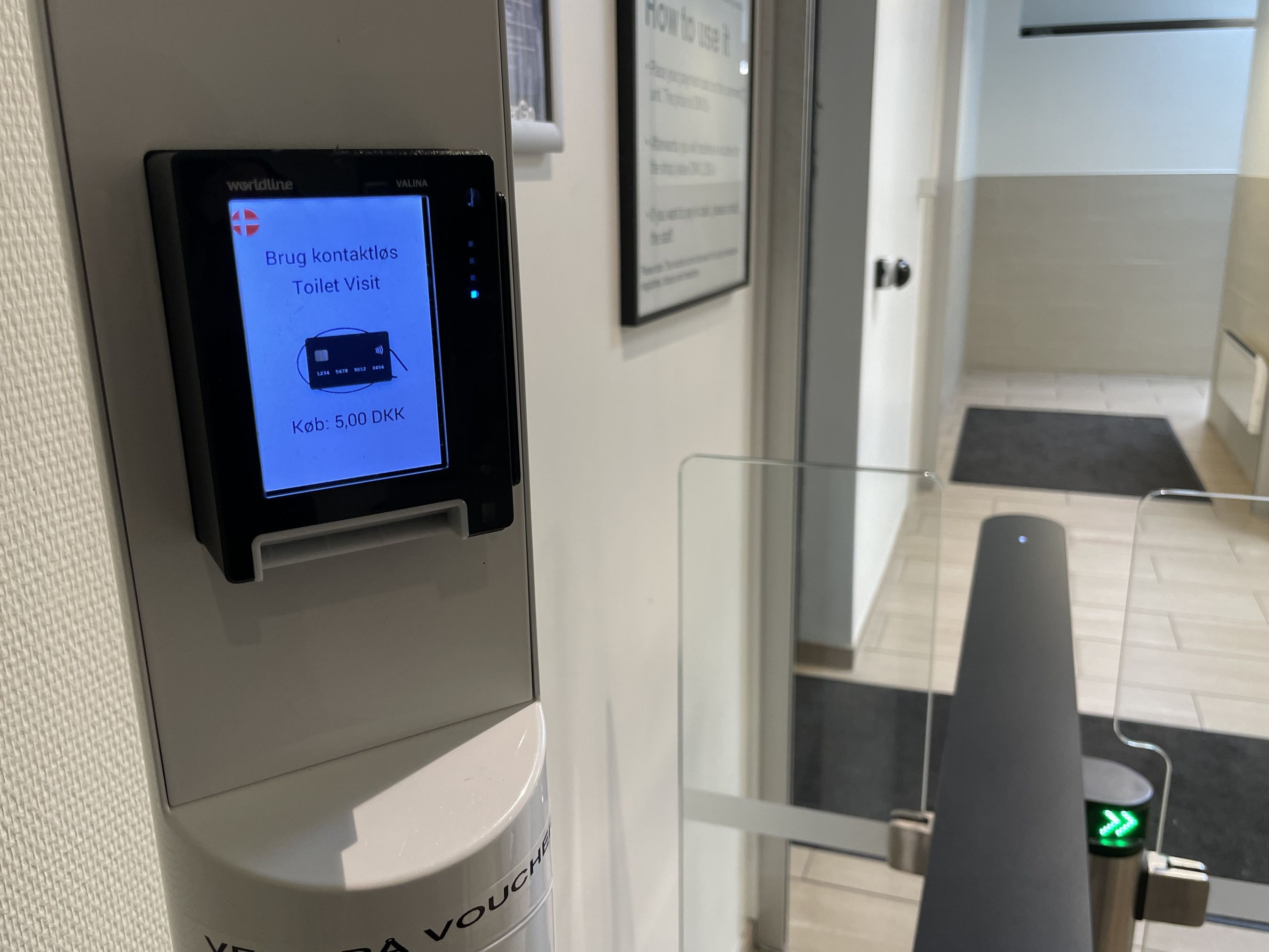 Betalingstoiletter udfases: Bilister bruger buskene