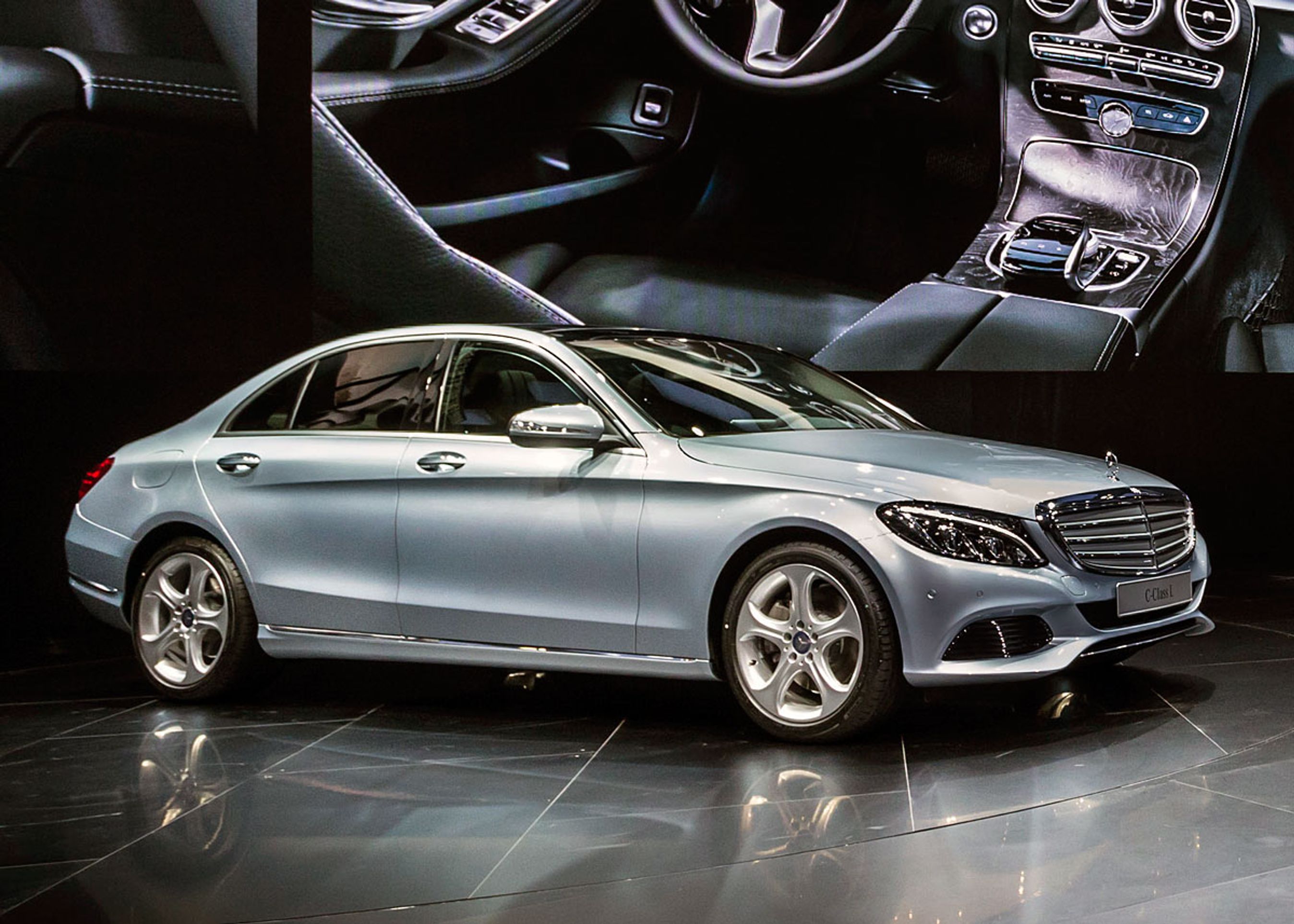 Egentlig kunne man tro, at kinesere kunne nøjes med en lidt forkortet udgave af luksusbilerne, men det er omvendt. Denne nye Kina-udgave af C-klassen er forlænget otte cm. Det samme er akselafstand og bagdørenes længde.