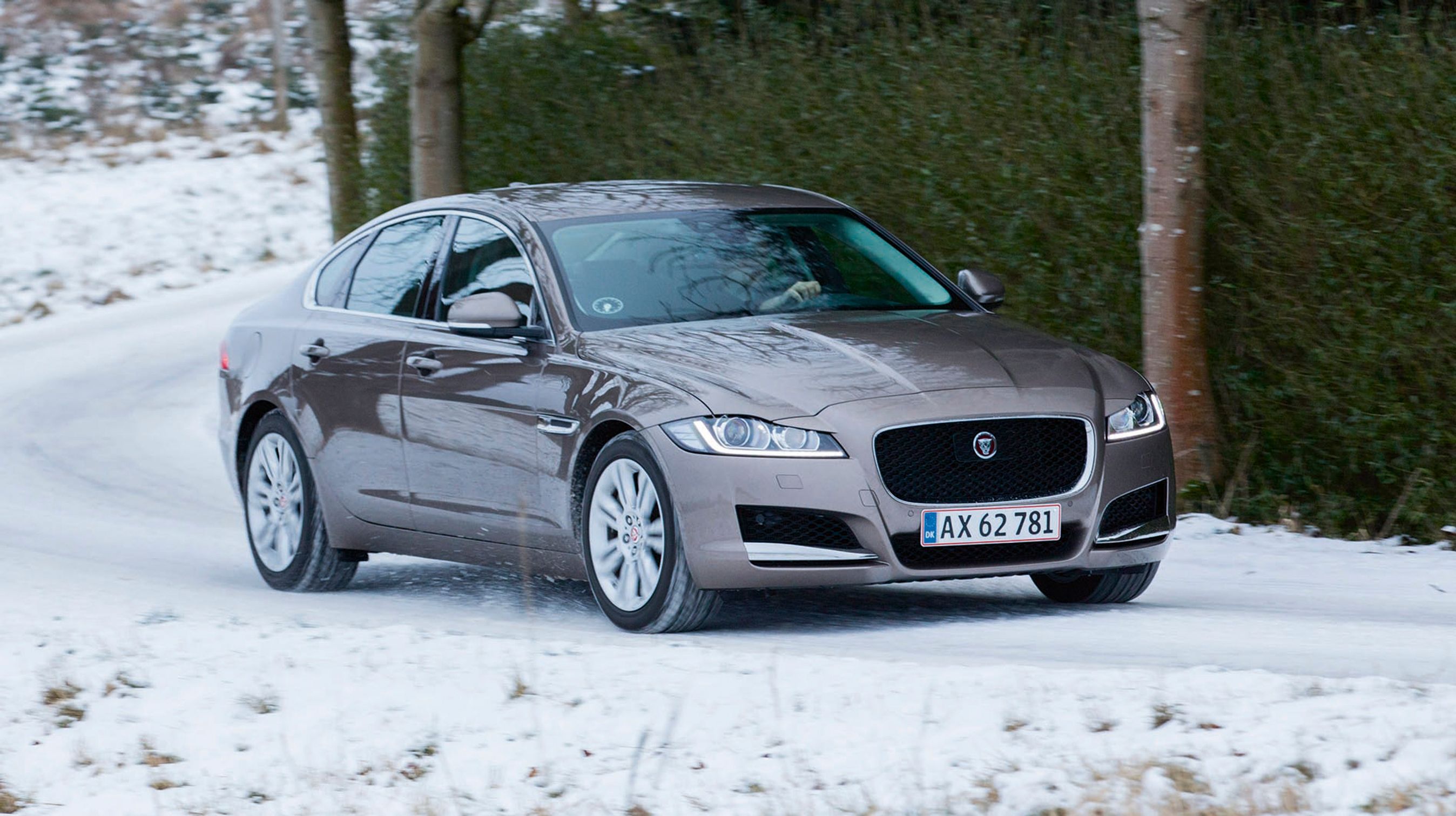 Jaguar XF forfra