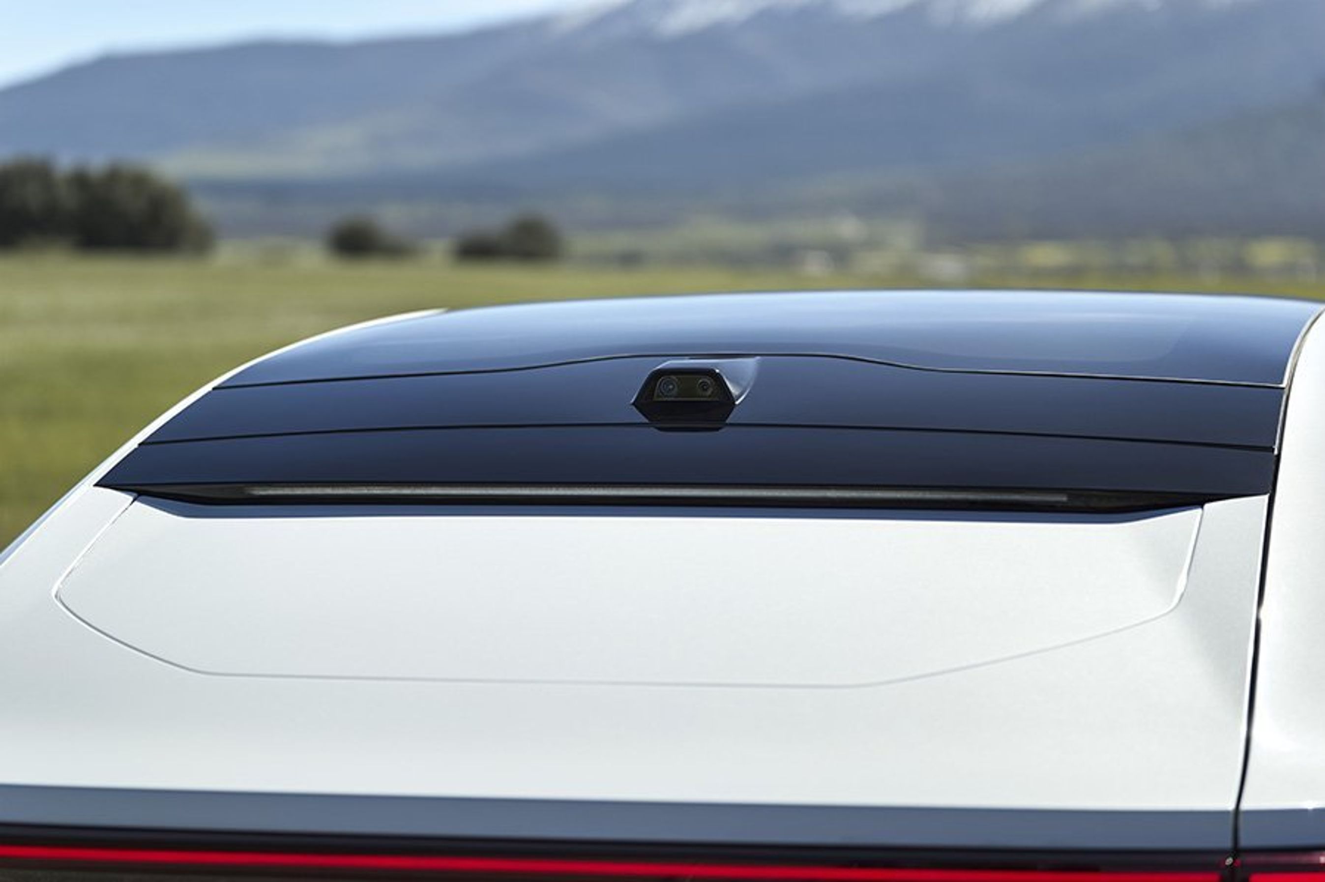 Kamera ser bagud i Polestar 4