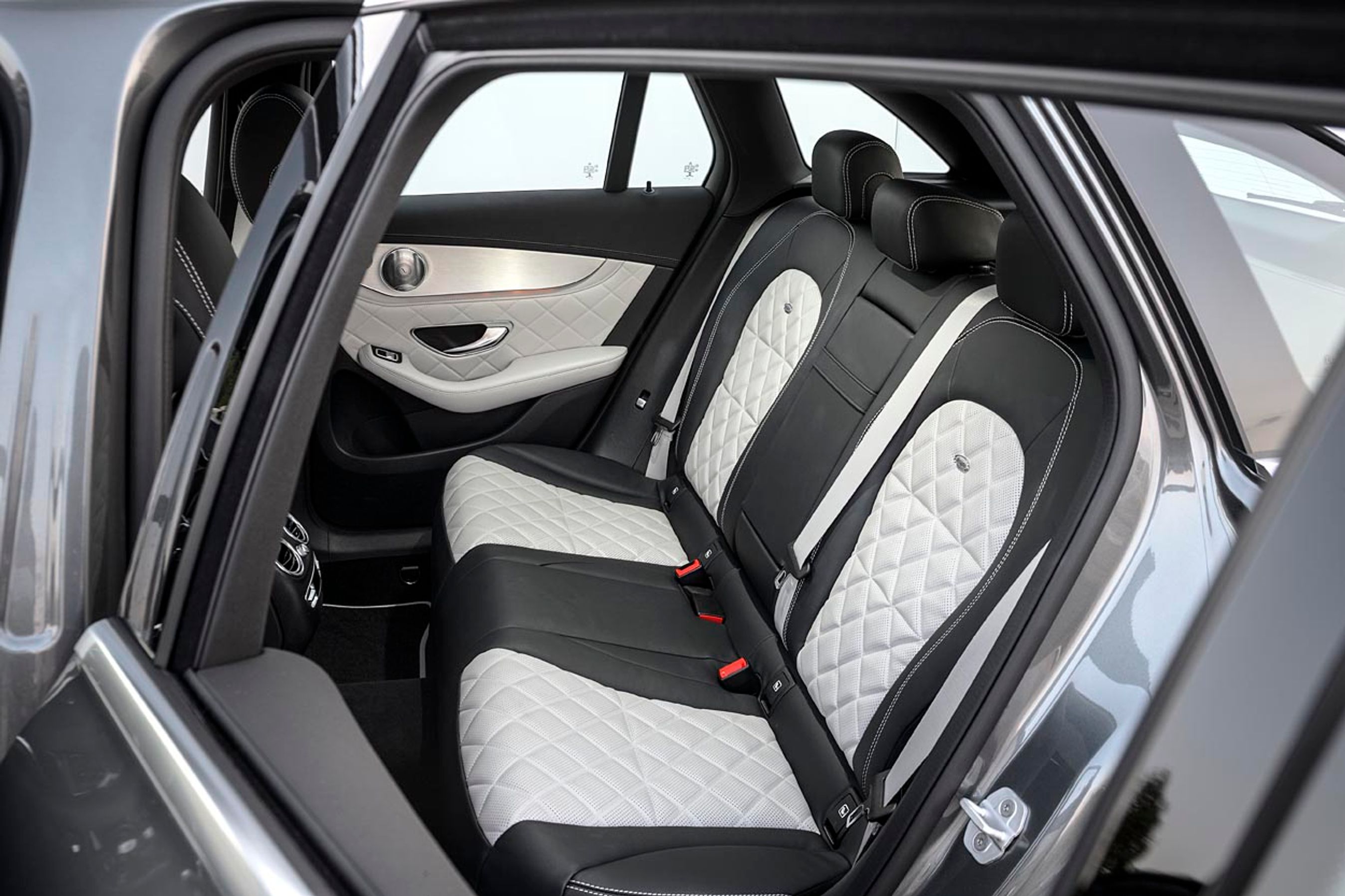 Bagsædepladsen udgør en betydelig forbedring fra GLK.