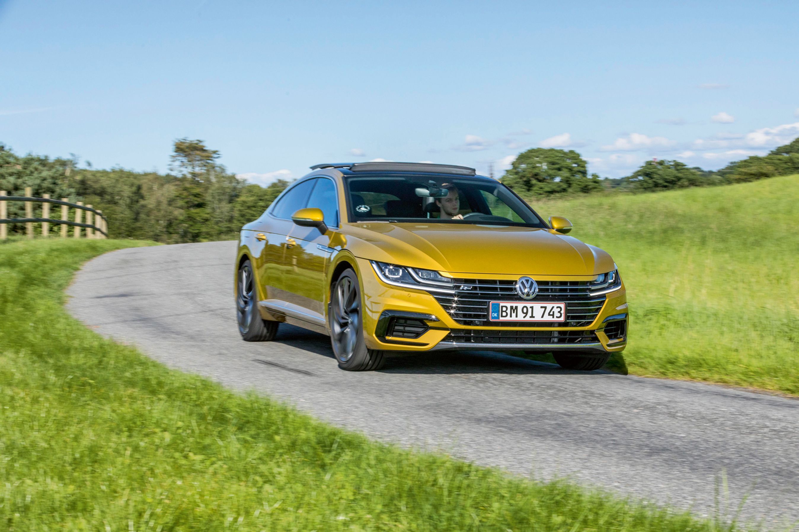 VW Arteon set forfra