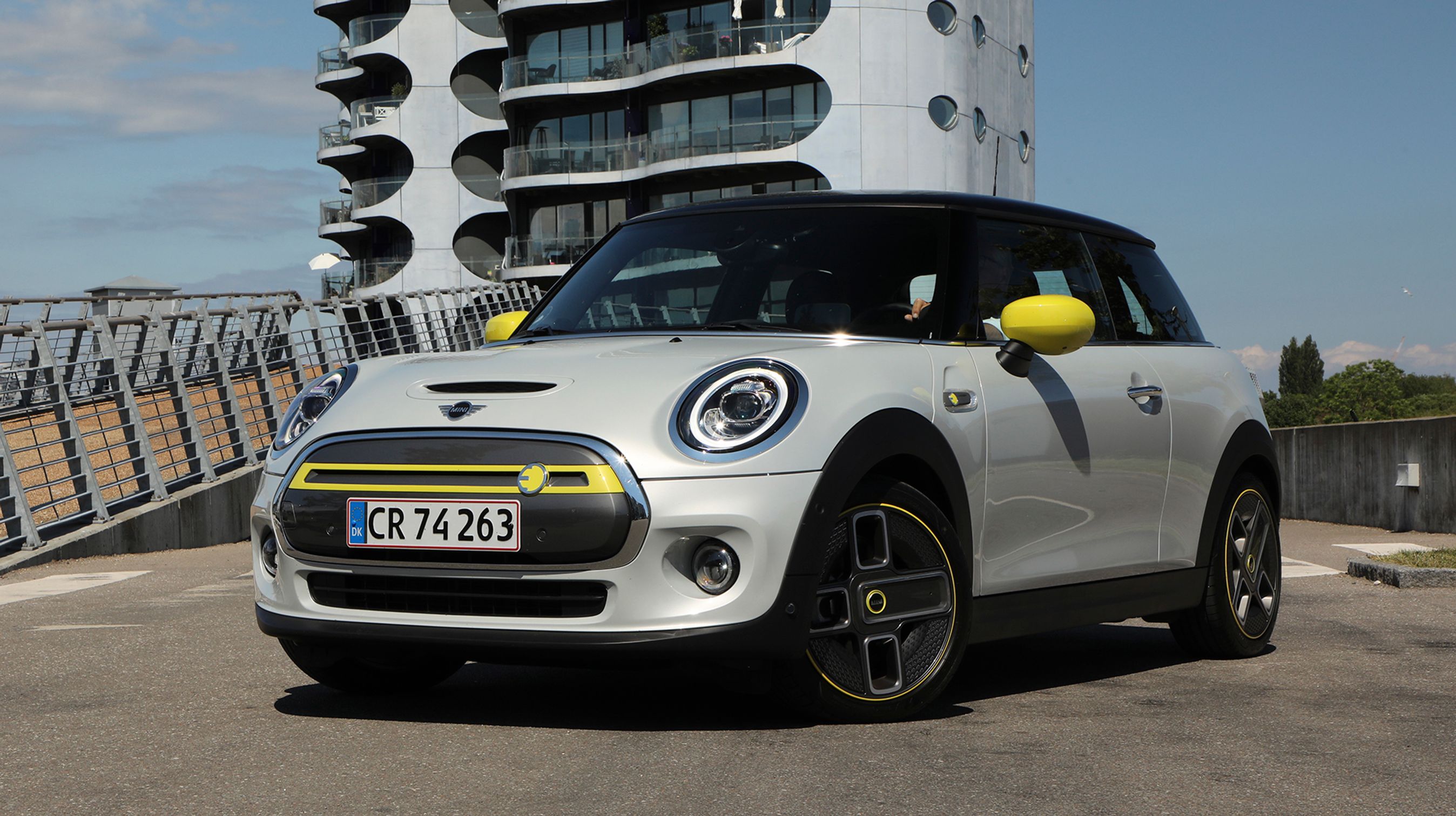 Mini Cooper SE set forfra
