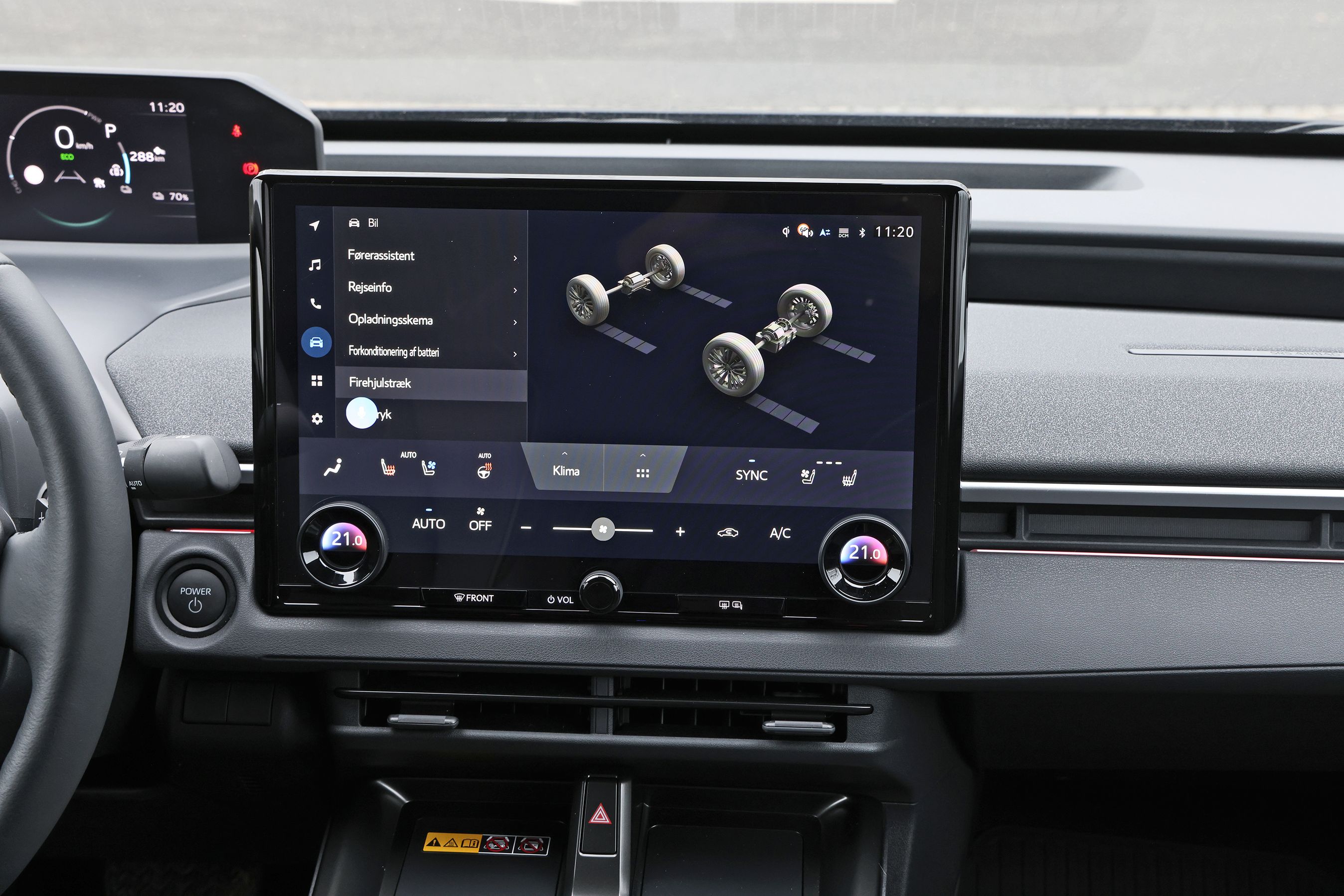 Stor skærm i kabinen i en Subaru Solterra