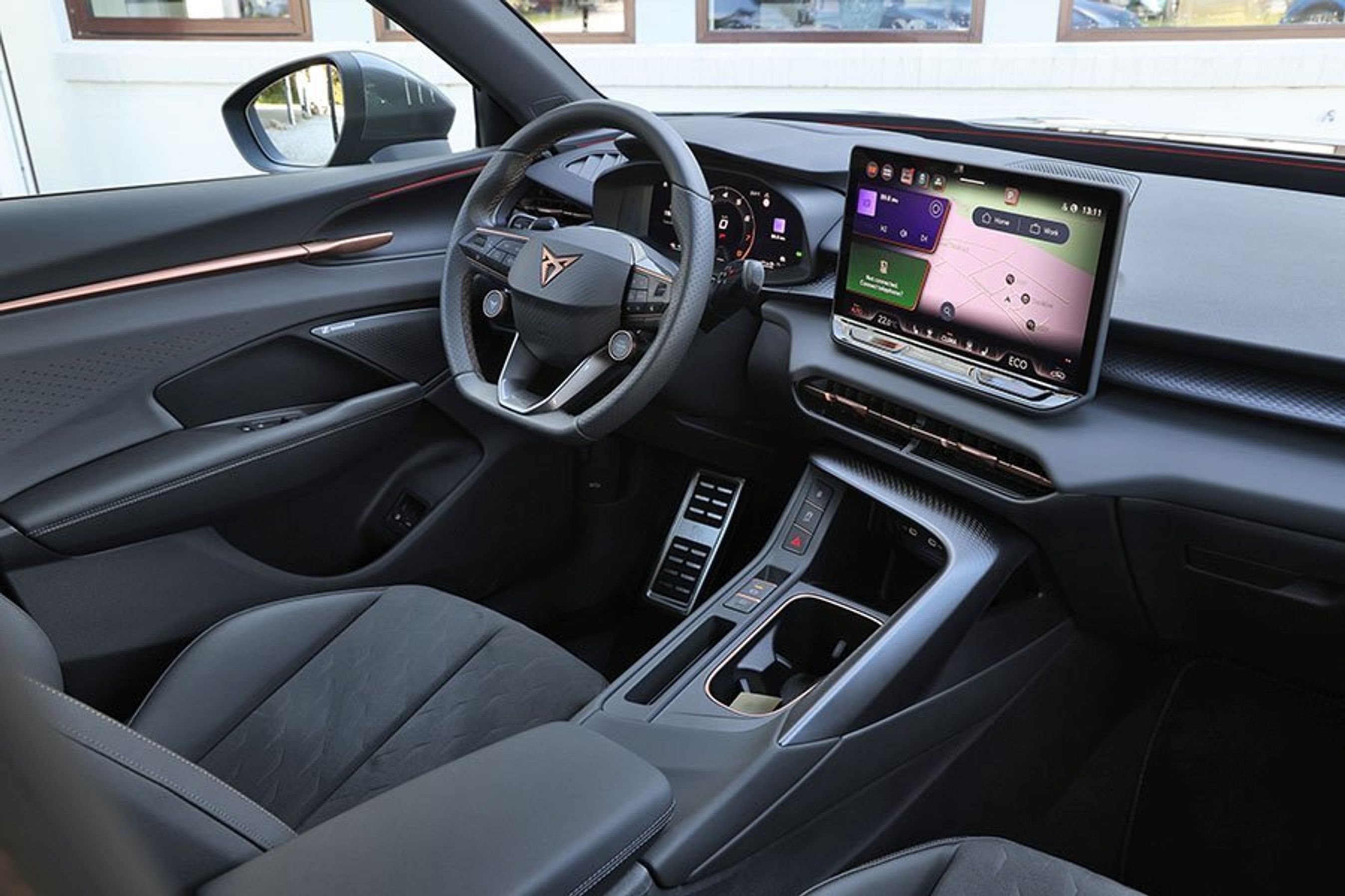 Førerpladsen i en Cupra Terramar