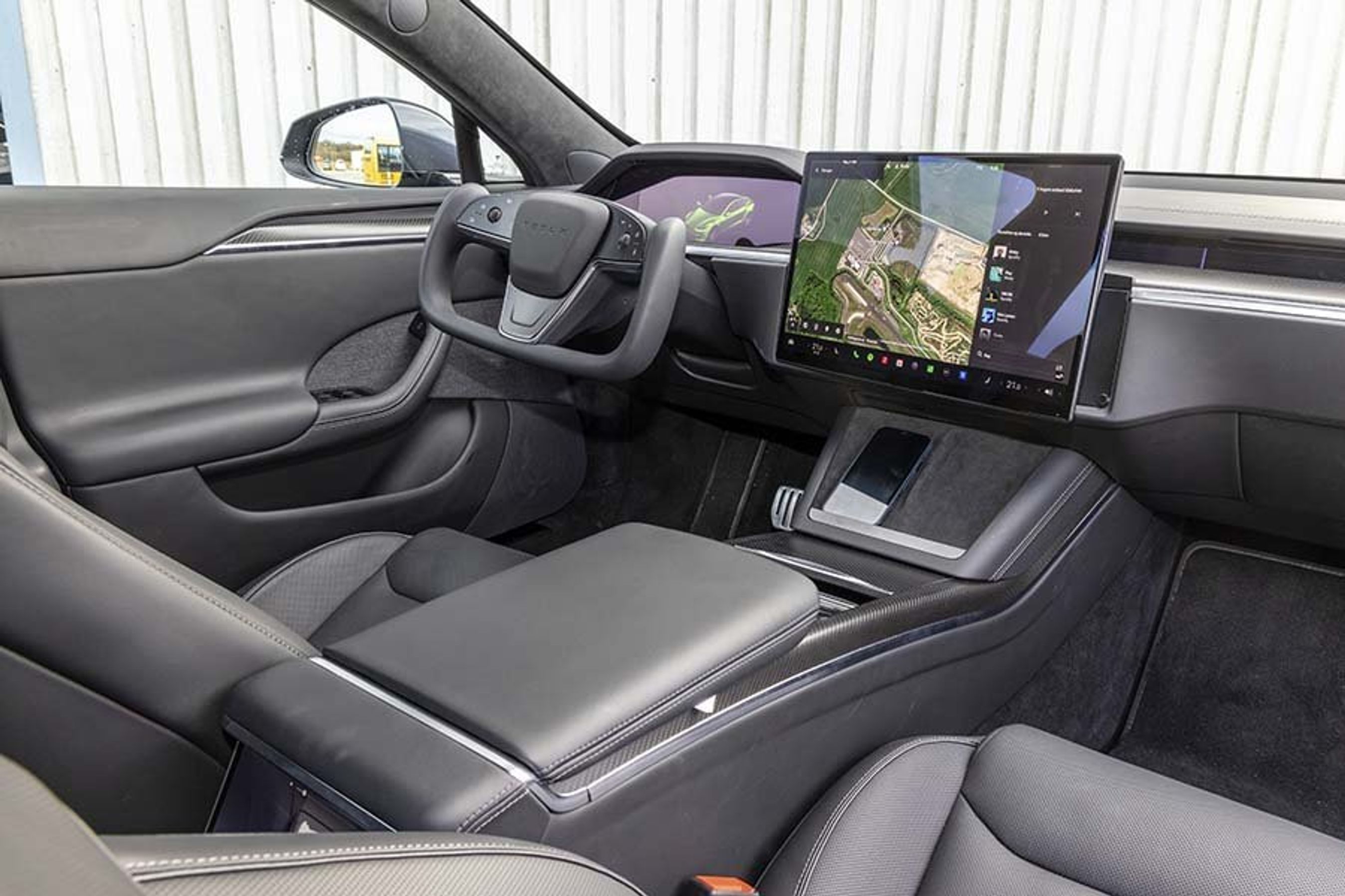 Kabinen er blevet løftet i kvalitetsfornemmelsen, men det mest iøjefaldende er naturligvis det nye Yoke-rat